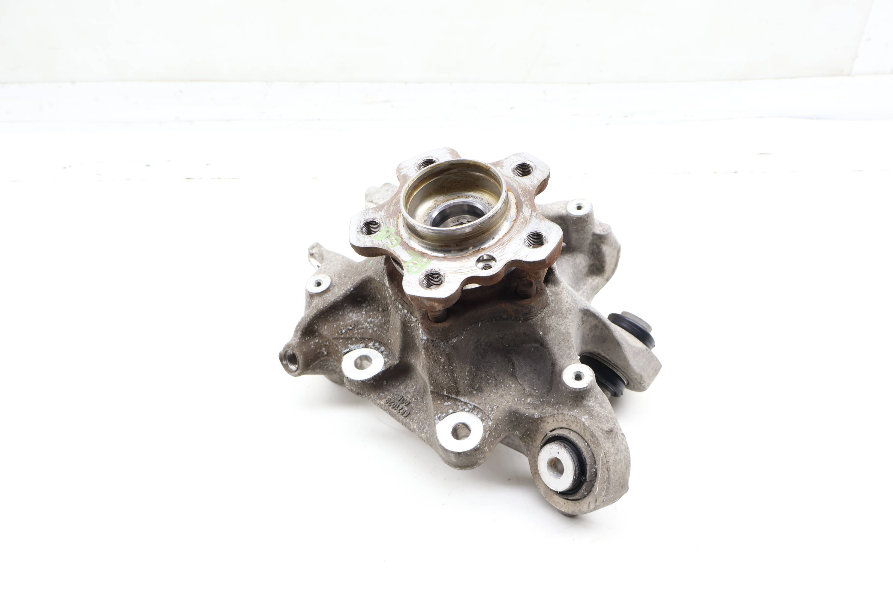 Spindle Knuckle W/ Wheel Bearing 6871029
