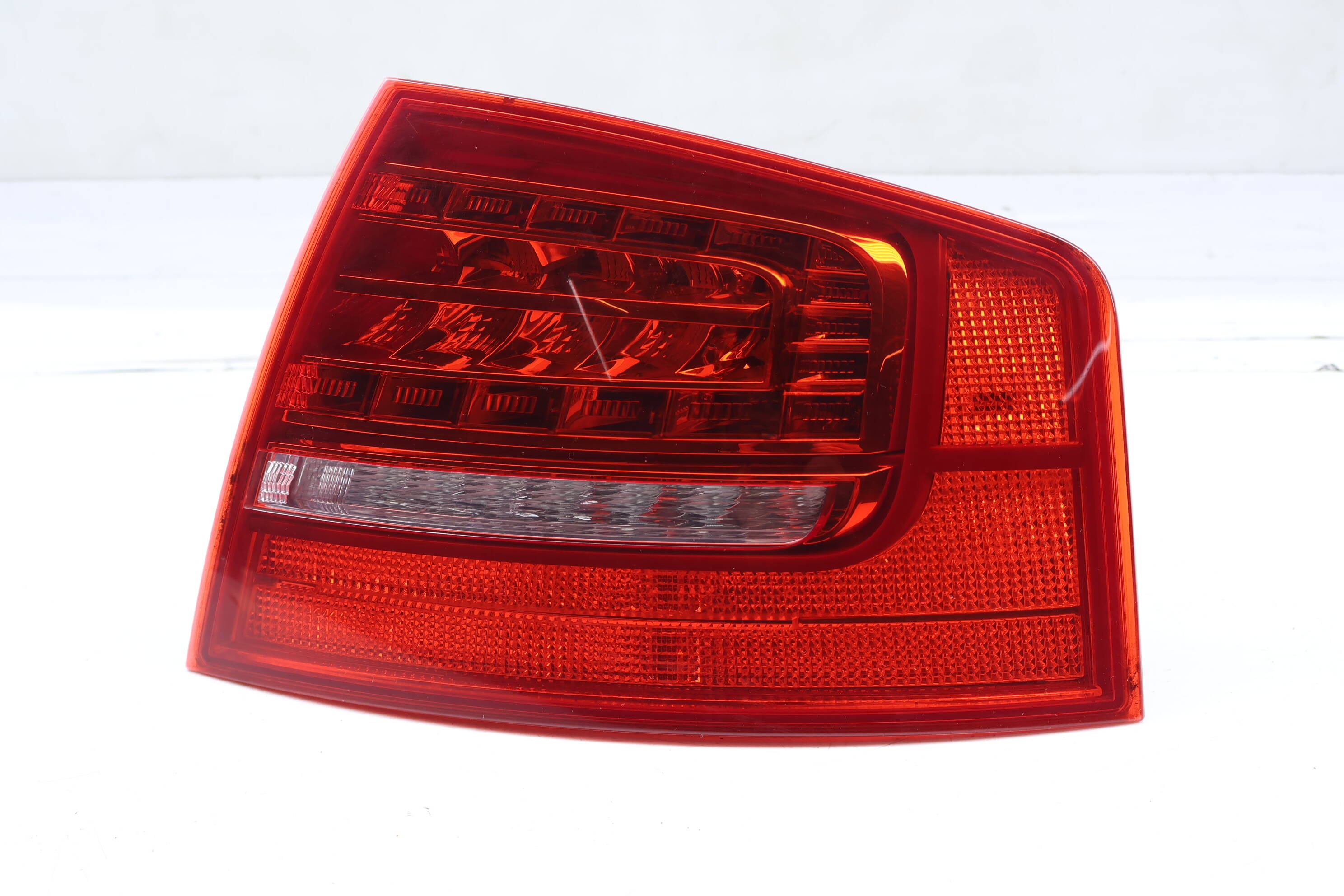 Outer Tail Light / Lamp 4E0945096J