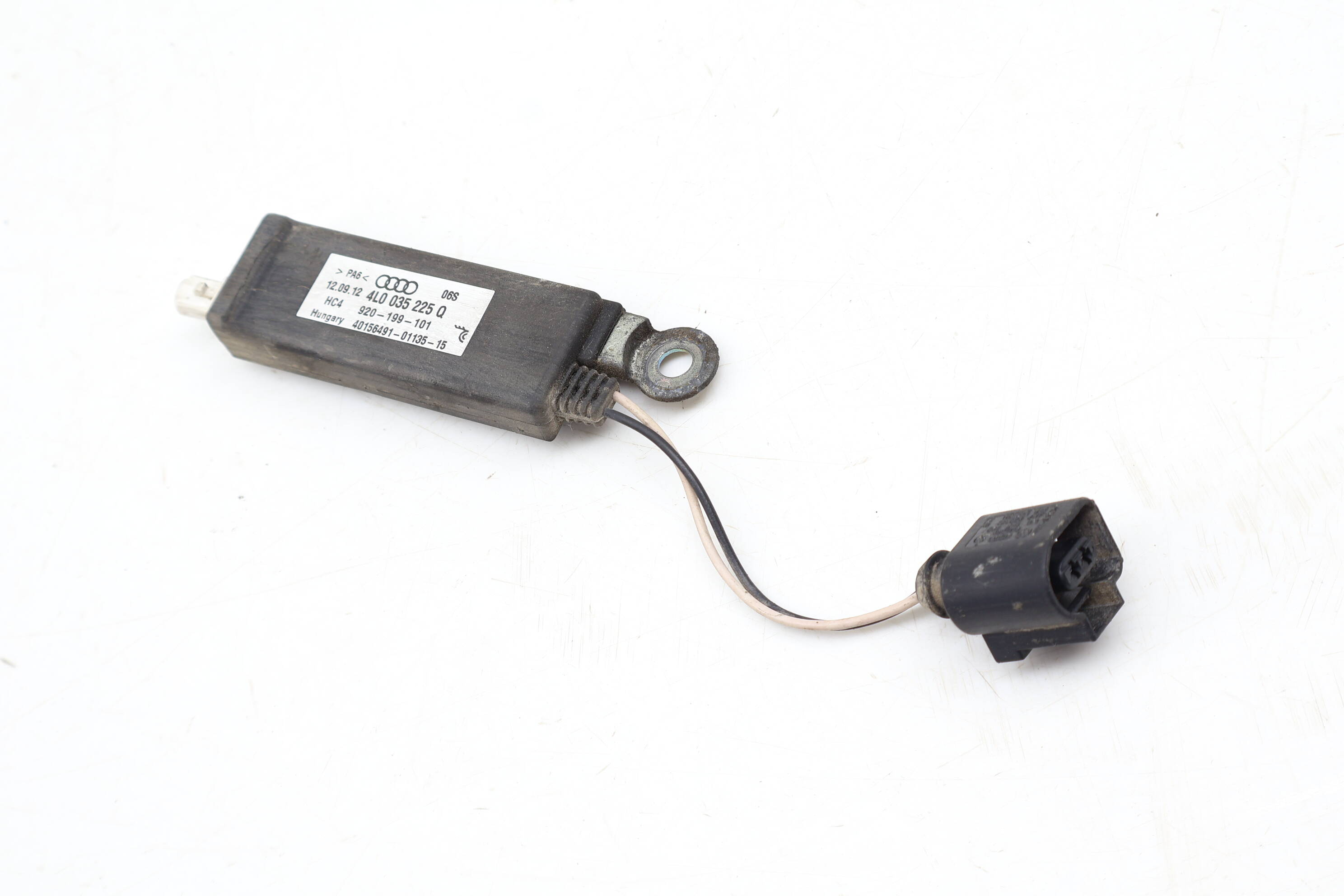 Upper Antenna Booster 4L0035225Q