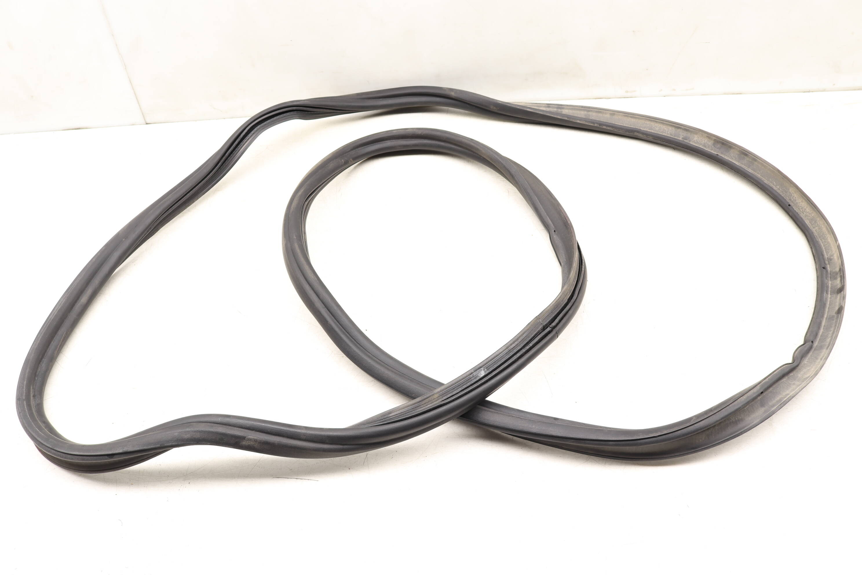 Trunk Hatch Seal / Weather Stripping 5GM827705B