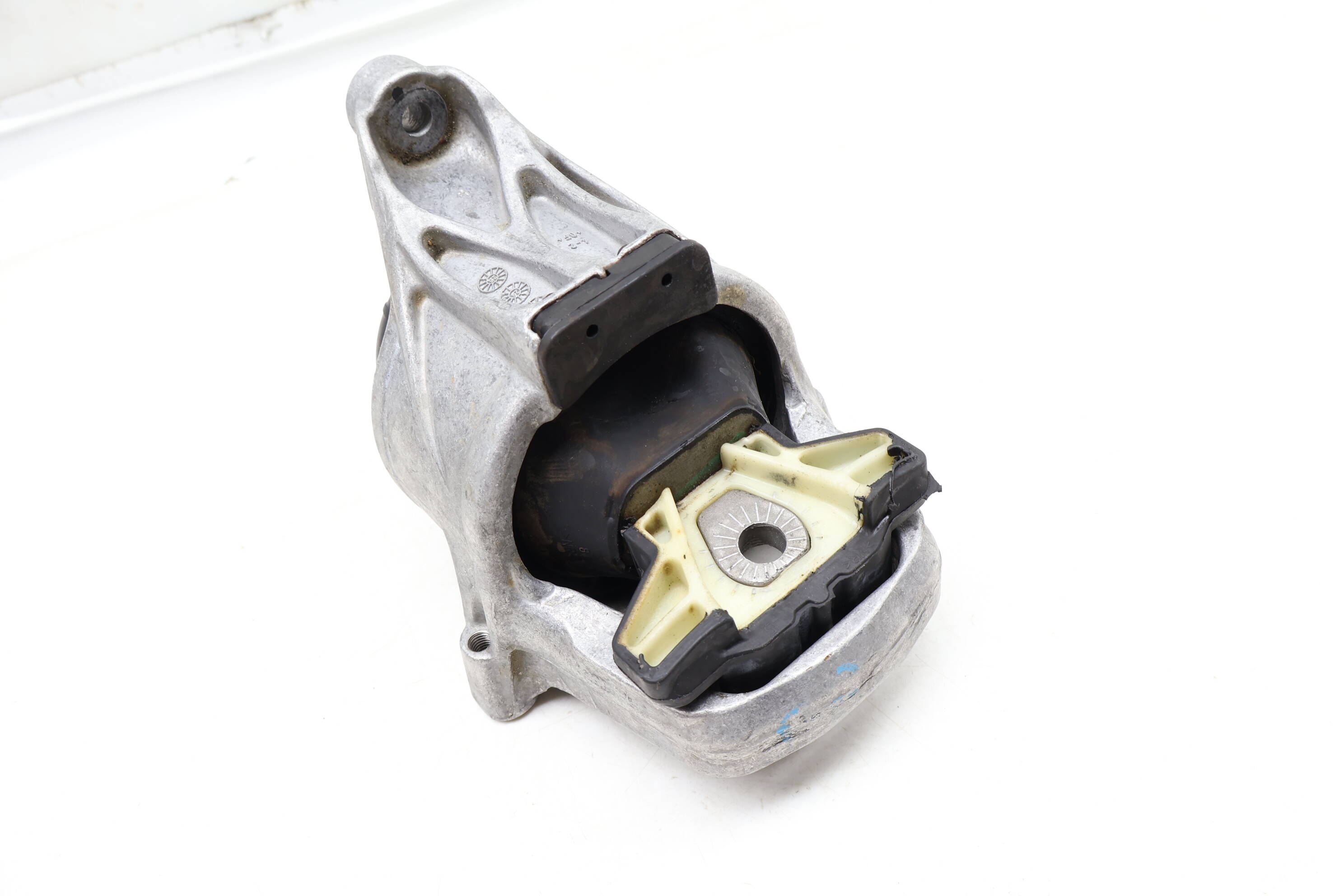 Electric&#x20;Engine&#x20;&#x2F;&#x20;Motor&#x20;Mount&#x20;8W0199372CQ