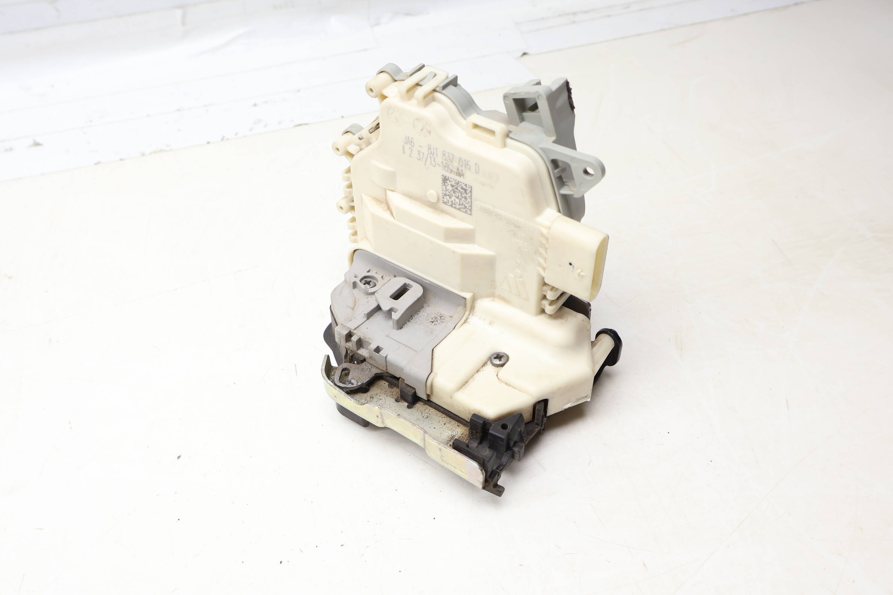 Door Latch / Lock Actuator 8J1837016D