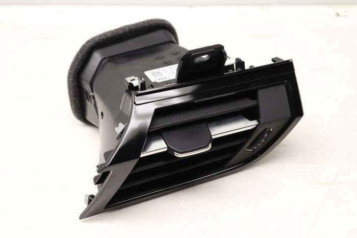 Dash Air Vent 83B820901 main product photo