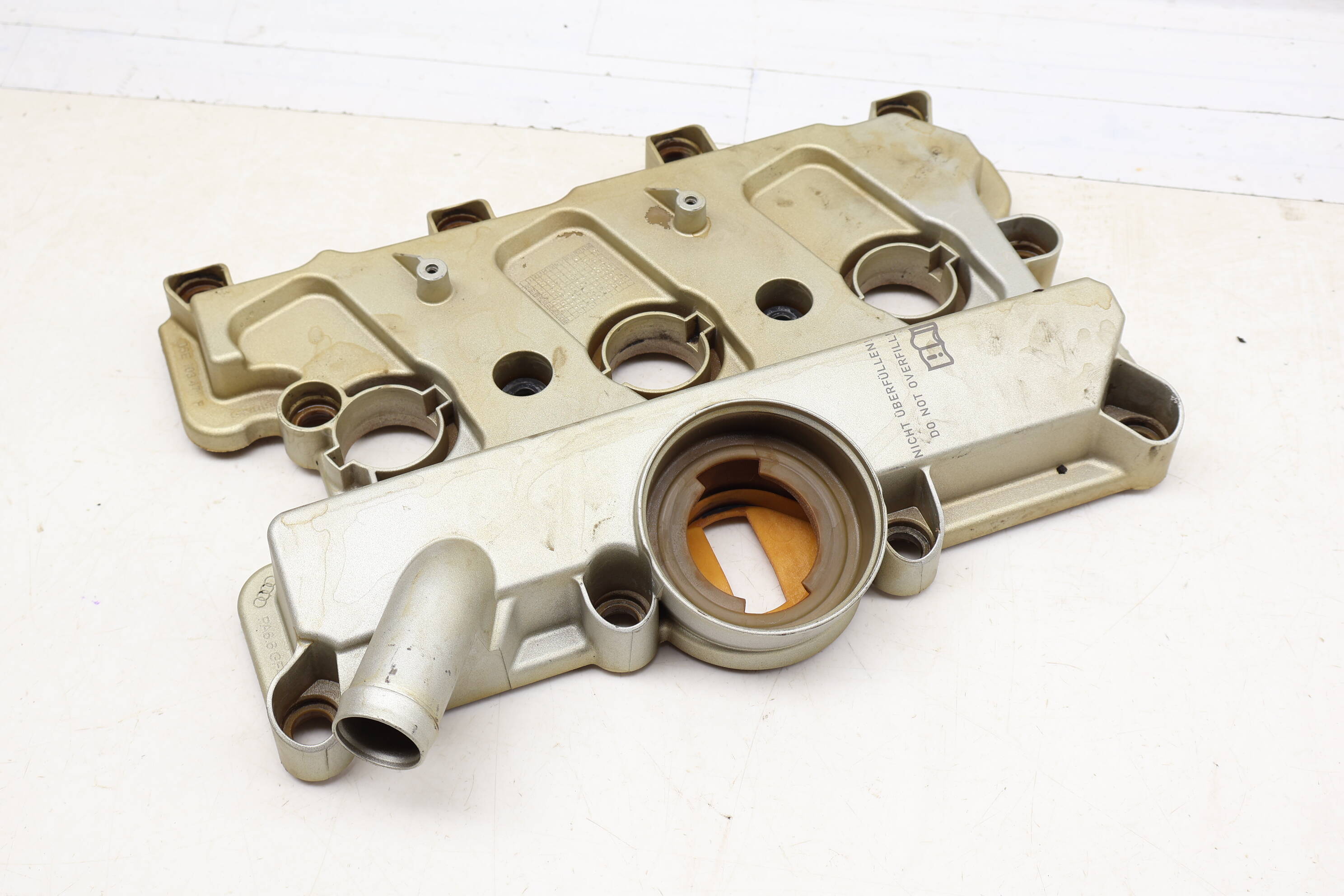 Engine Valve / Cylinder Head Cover 06E103471P 95810513500