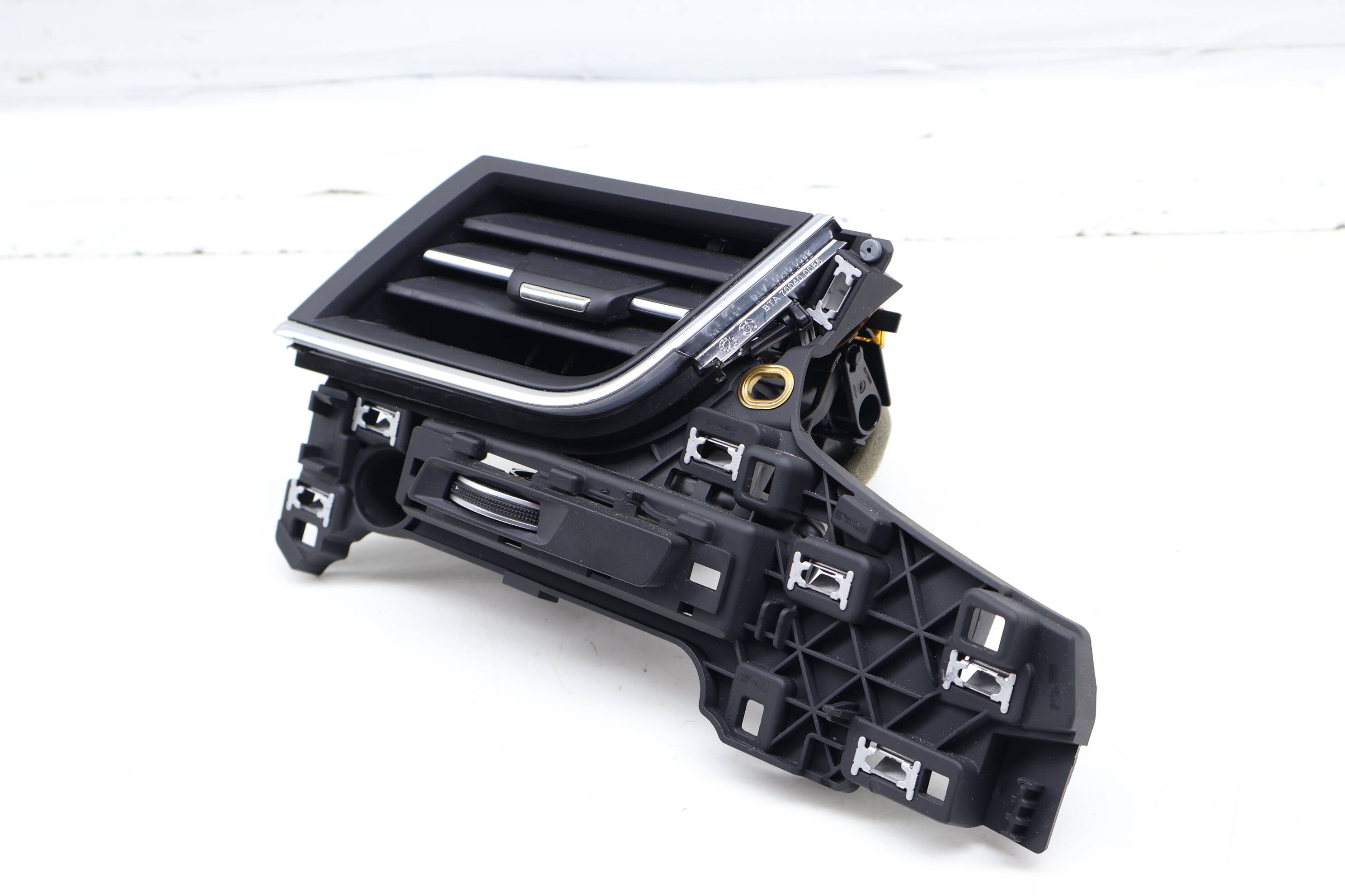 Dash Air Vent 4M1820901AP