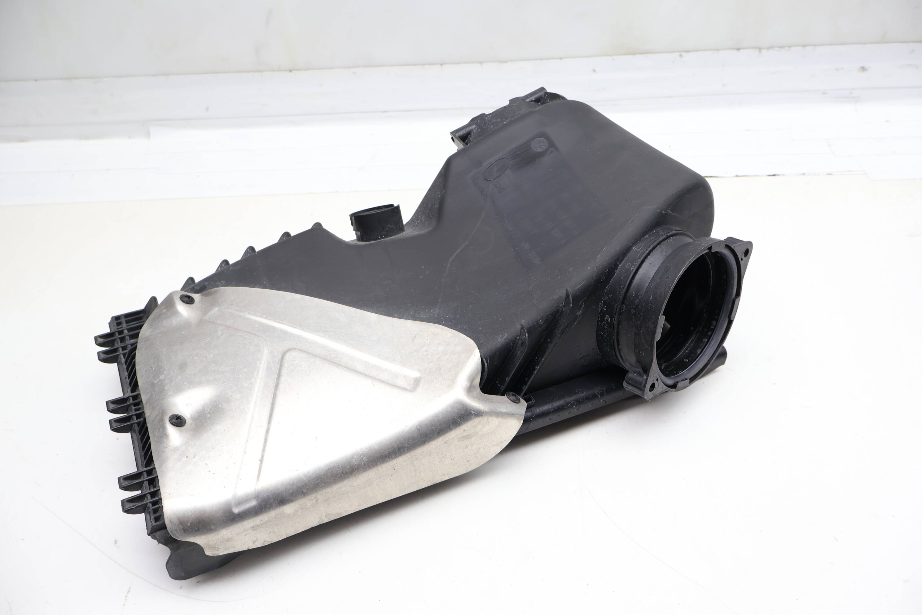 Engine Air Filter Housing / Box (Upper Half) 7P6129607Q