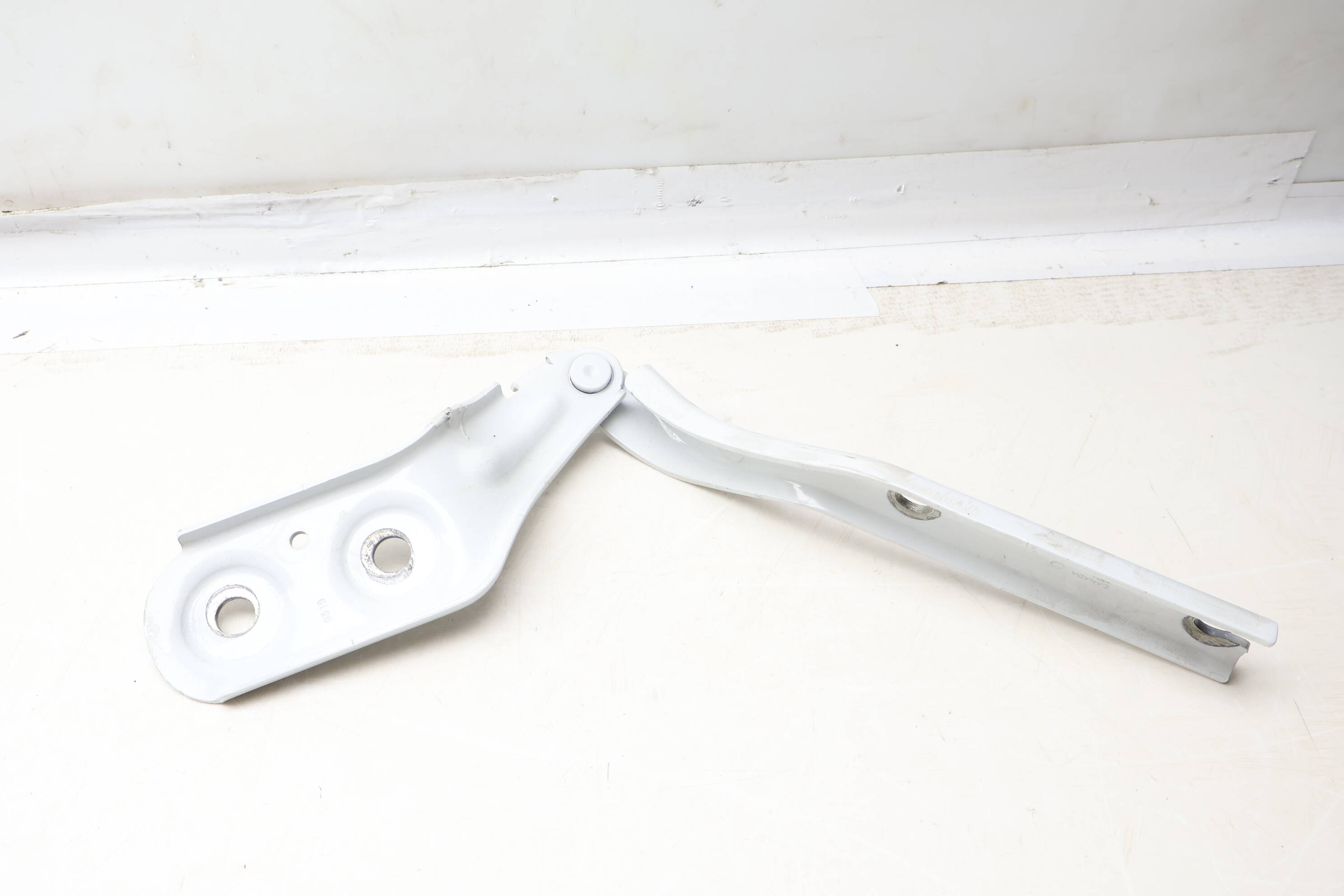 Hood Hinge 3CN823301A