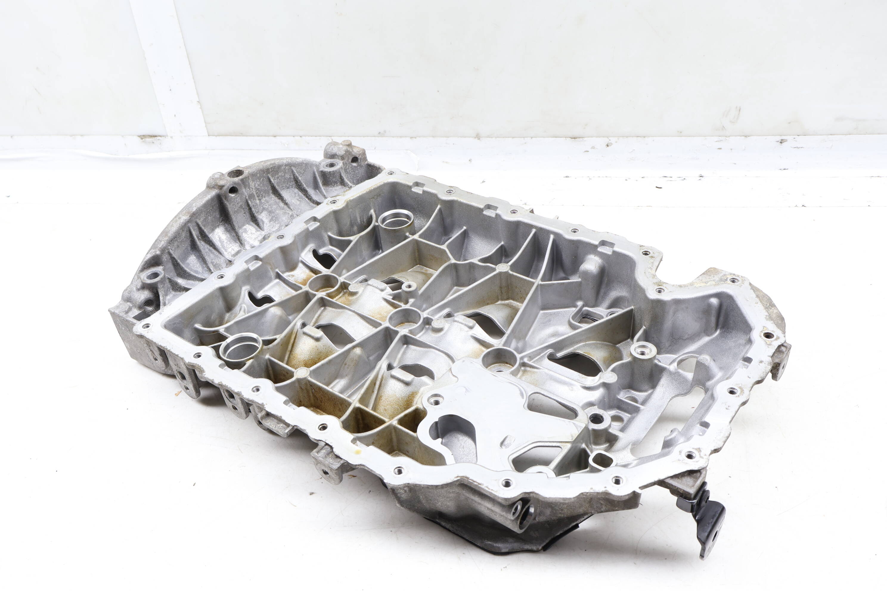 Upper Engine Oil Pan / Sump 06K103603CT