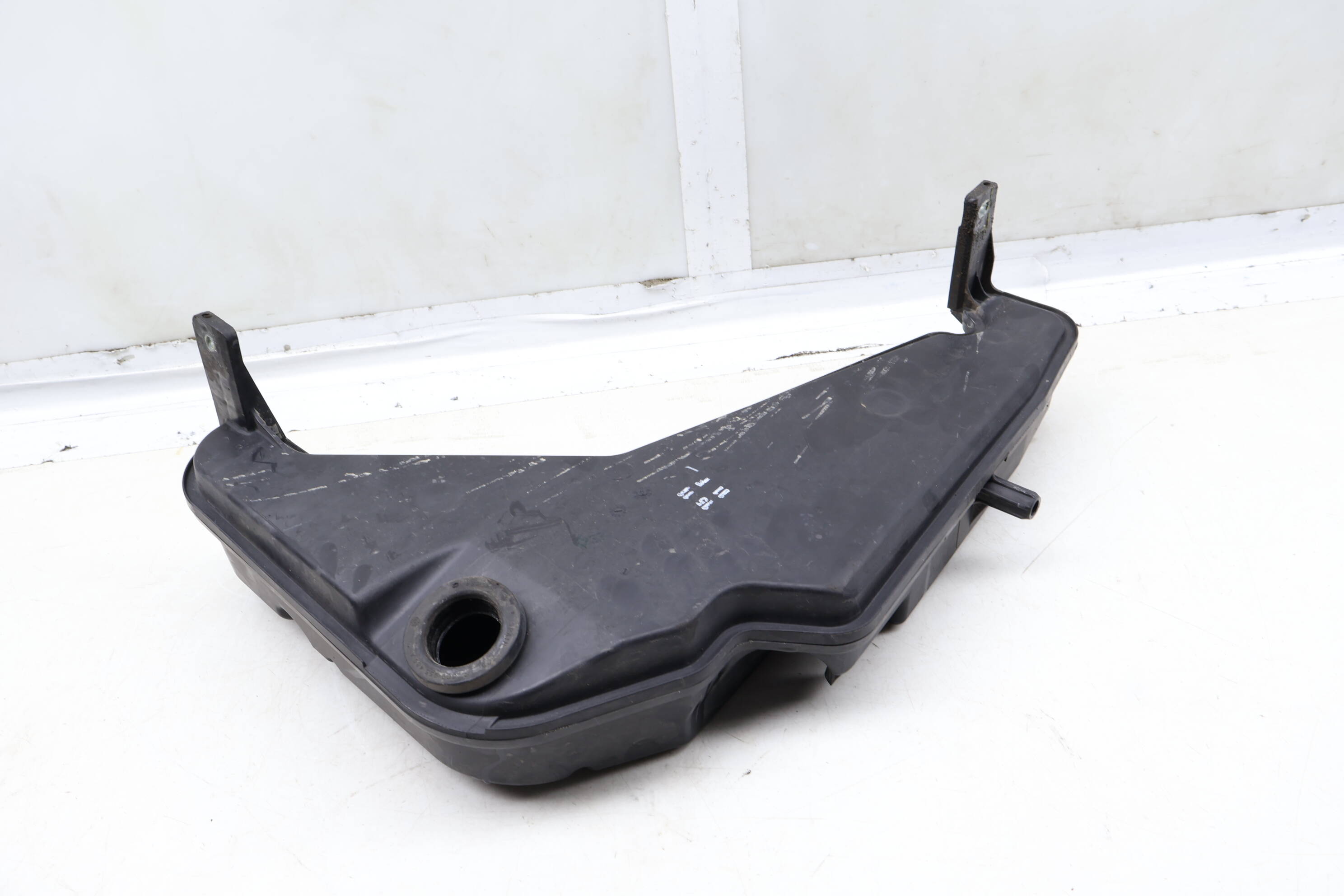 Windshield Washer Reservoir / Tank 8R0955453C