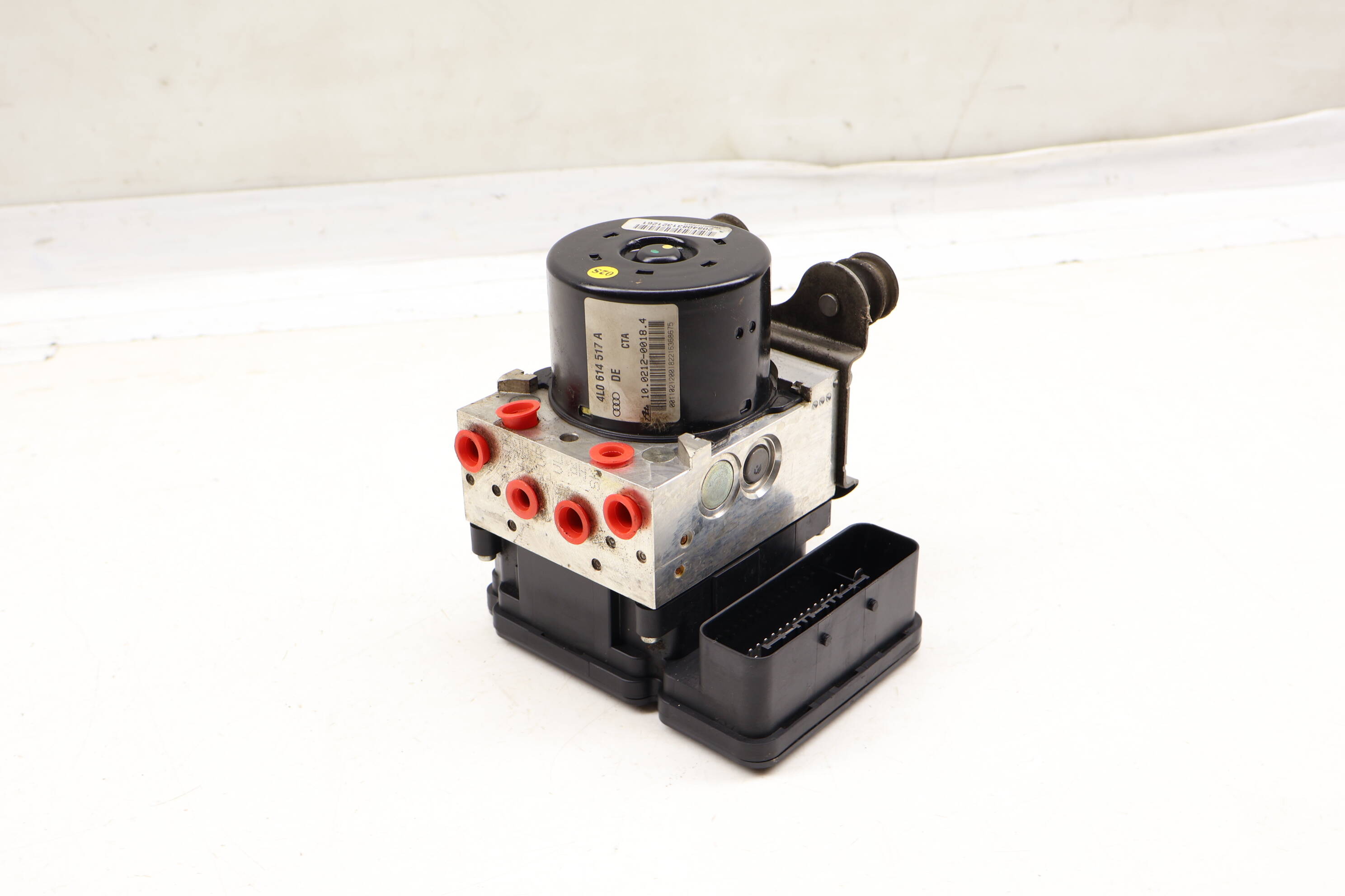 Abs&#x20;Pump&#x20;&#x2F;&#x20;Control&#x20;Module&#x20;Unit&#x20;4L0614517A