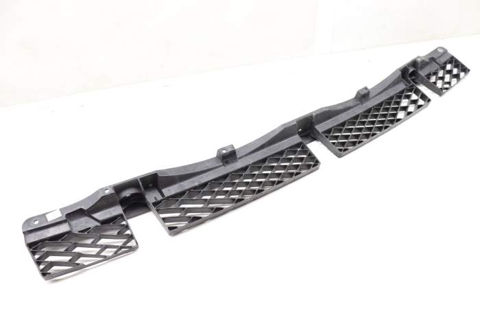 Center Bumper Mount Bracket 7P6807863A main product photo