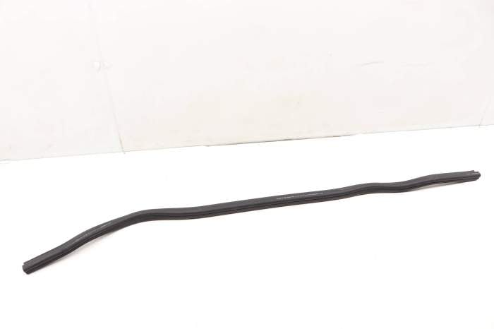 Rain Tray Seal / Hood Weather Stripping 7P5823727B 95851161200 main product photo