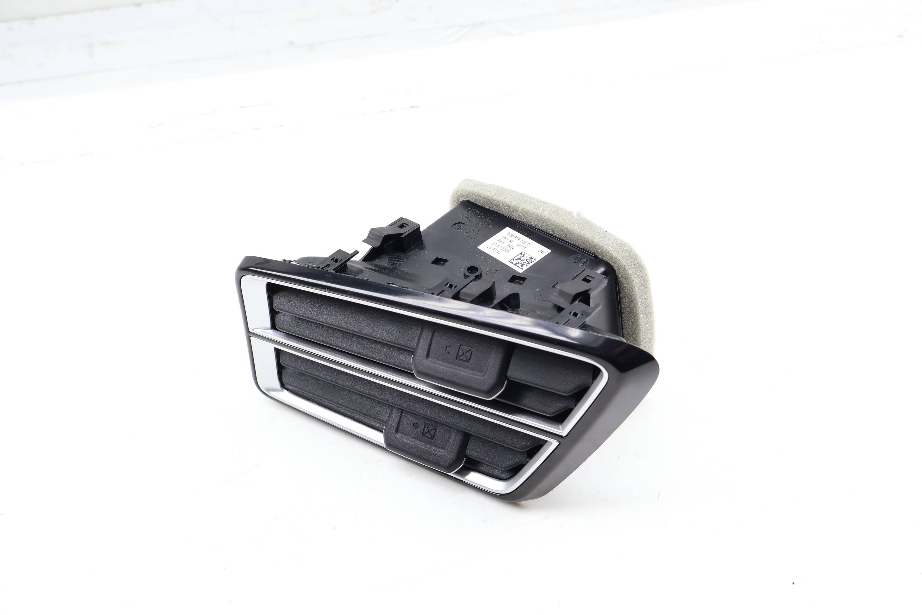 Dash Air Vent 3CN819703D