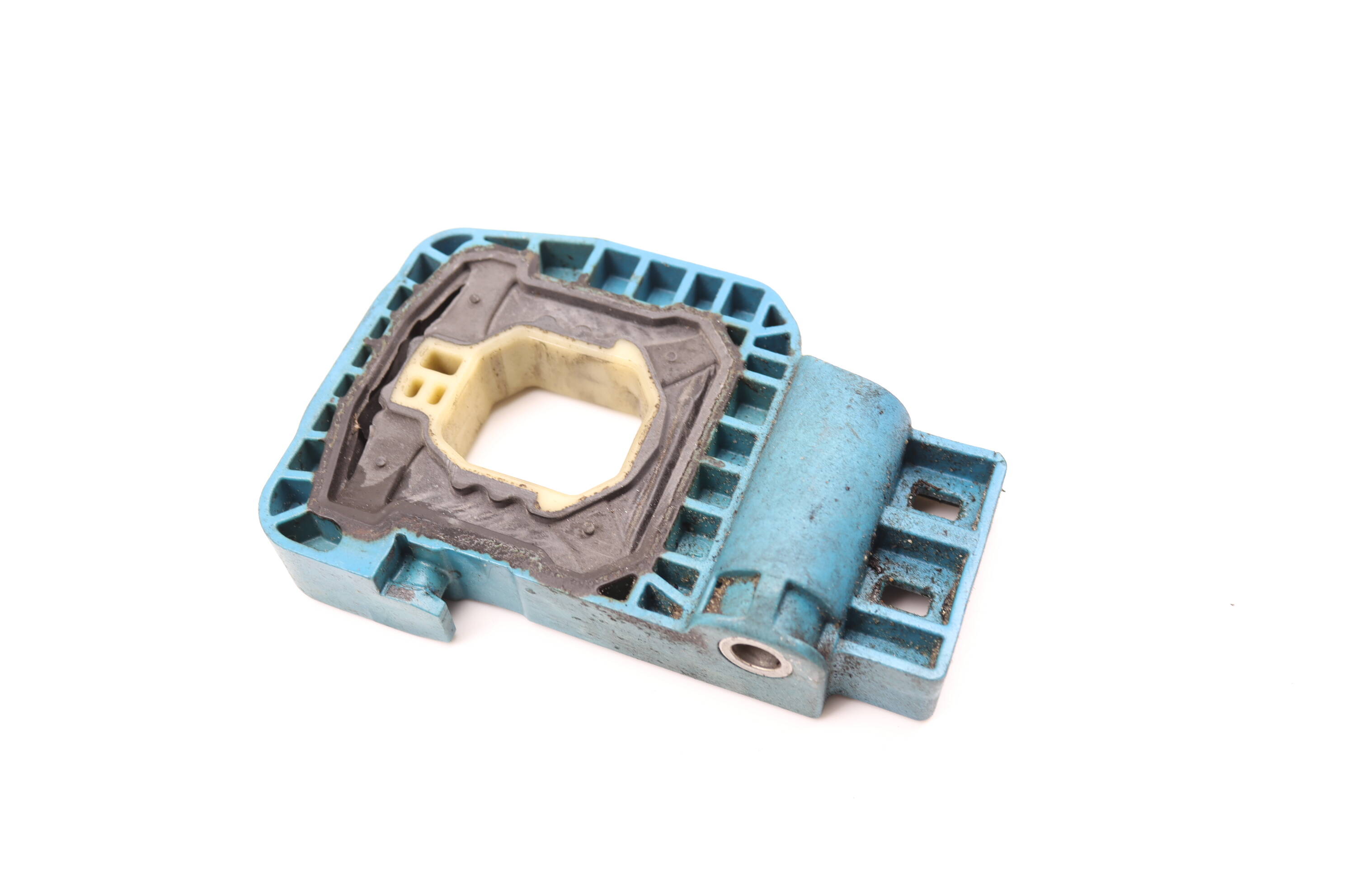 Side Radiator Mount Bracket 17118632140