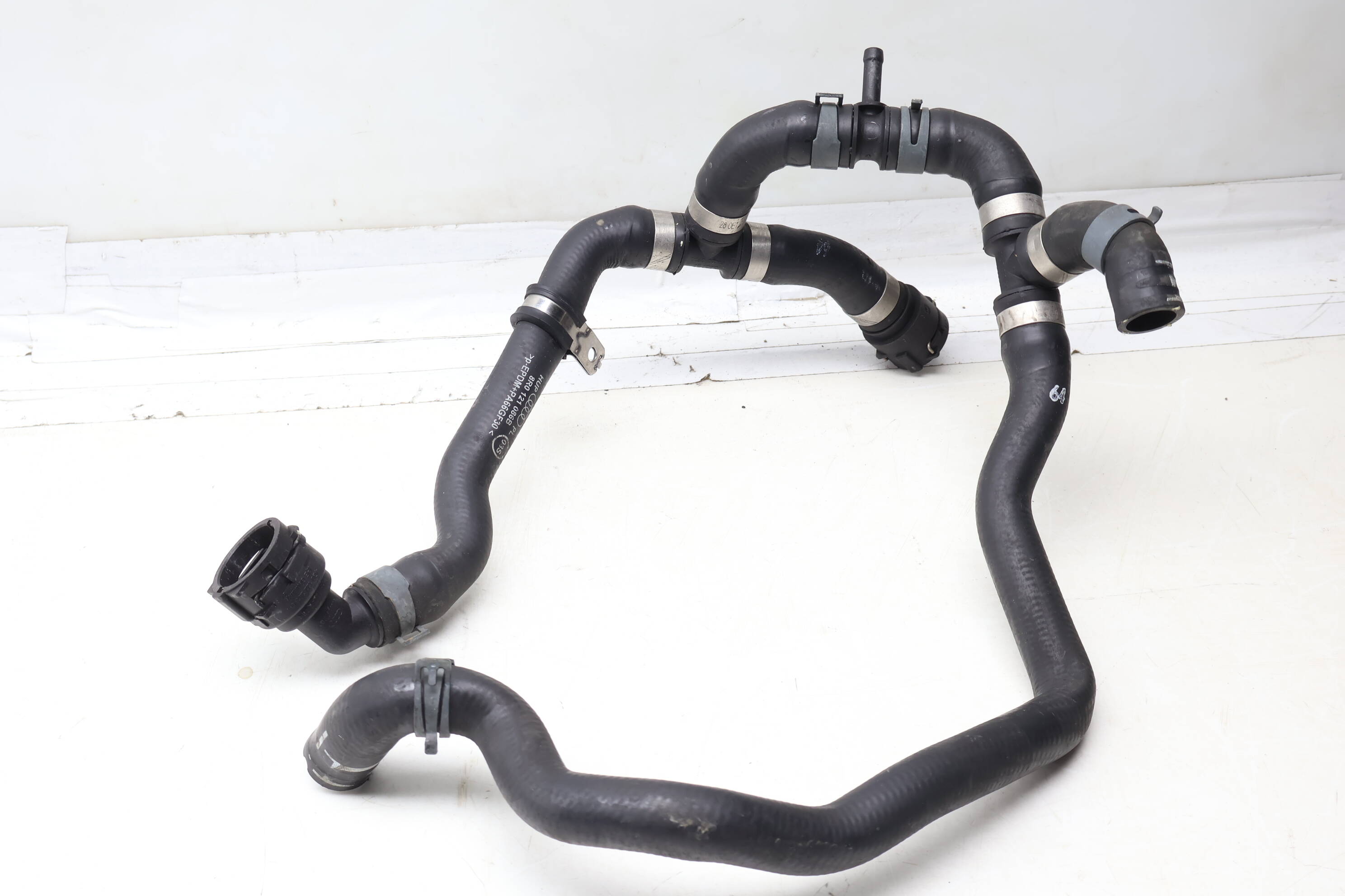 Coolant Hose / Line 8R0121086B