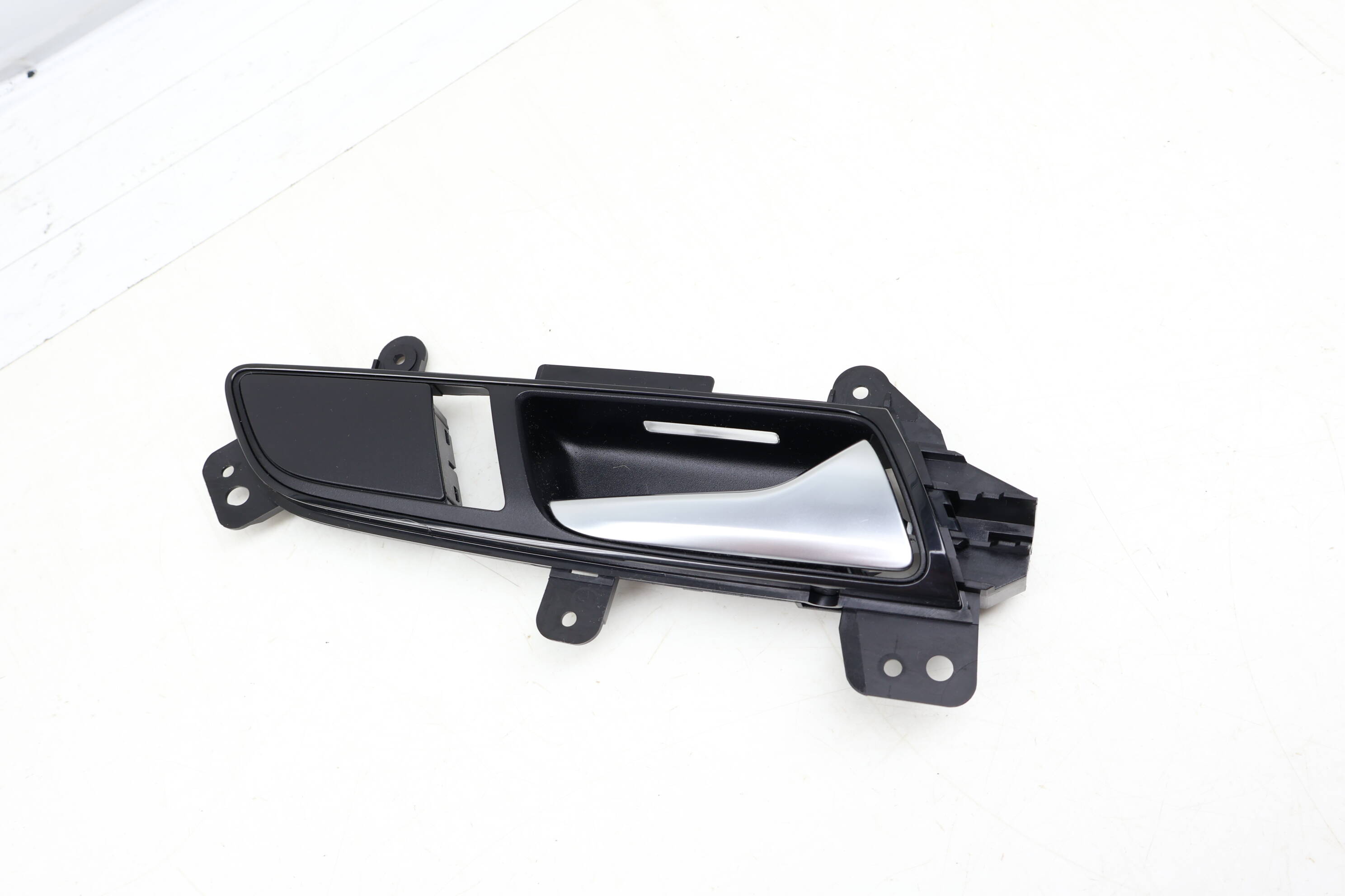 Interior Door Handle / Release 561837114