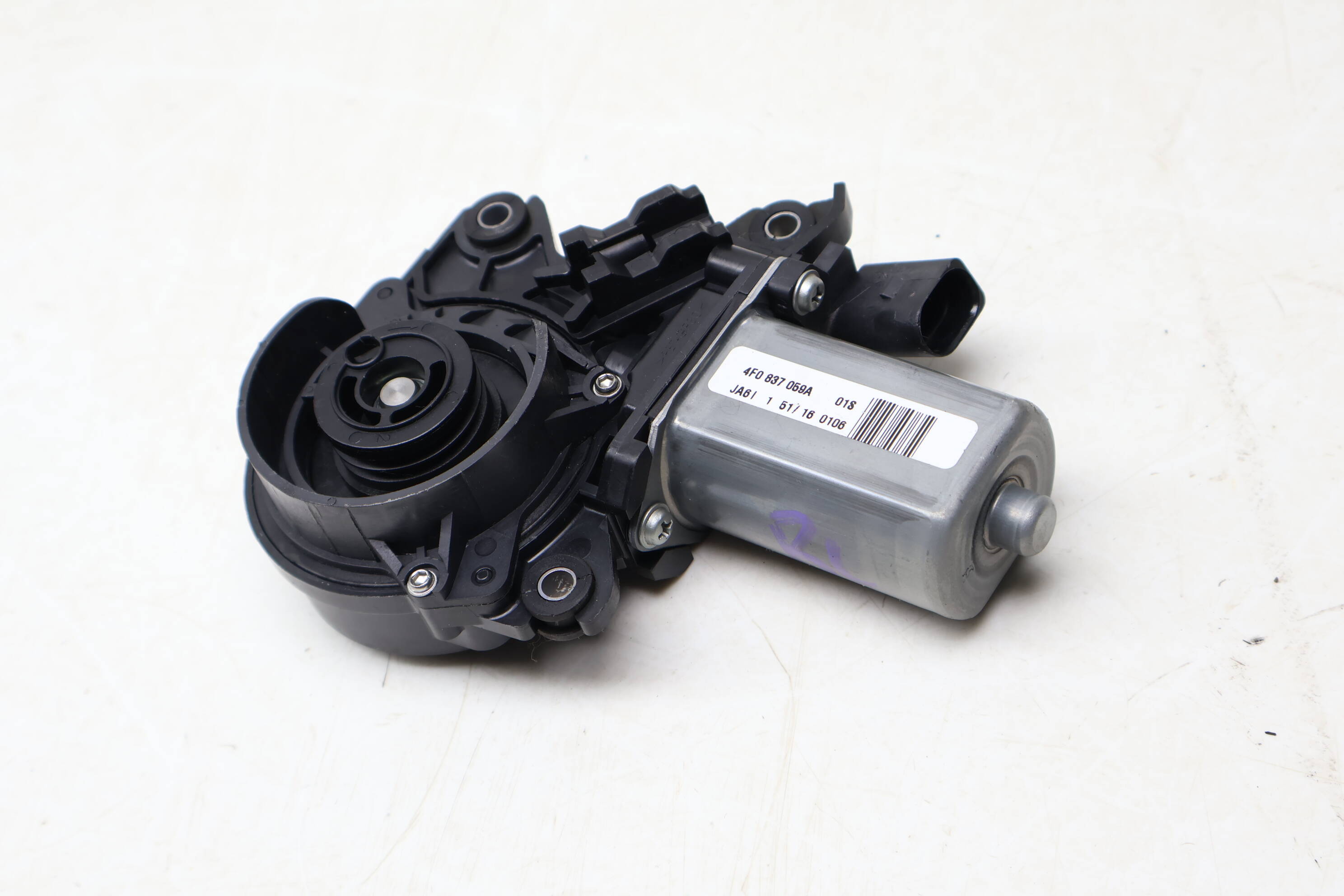 Power&#x20;Door&#x20;Close&#x20;Assist&#x20;Motor&#x20;&#x2F;&#x20;Unit&#x20;4F0837059A