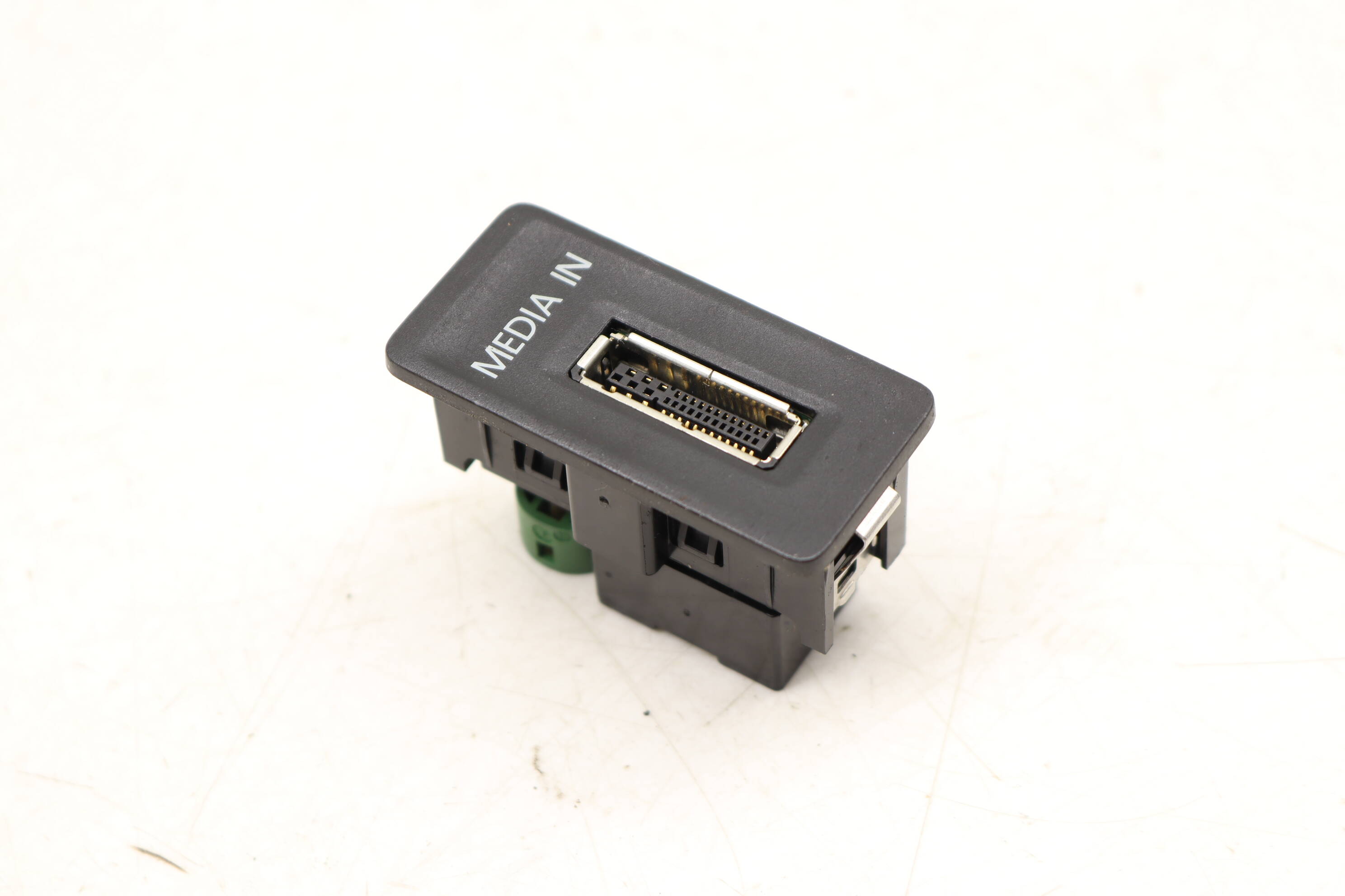 Media In Socket 5G0035222A