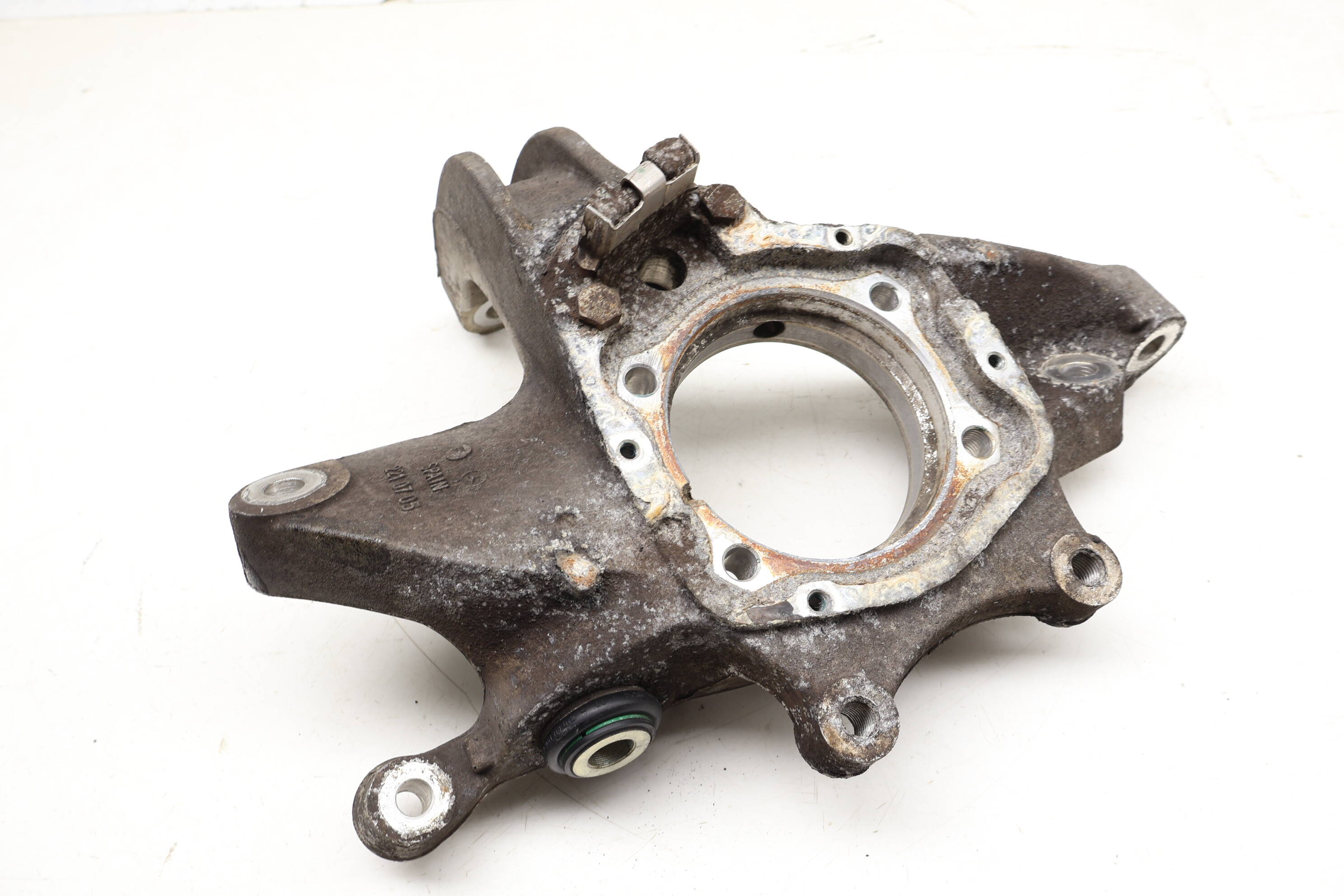 Spindle Knuckle / Wheel Bearing Housing 2213502108