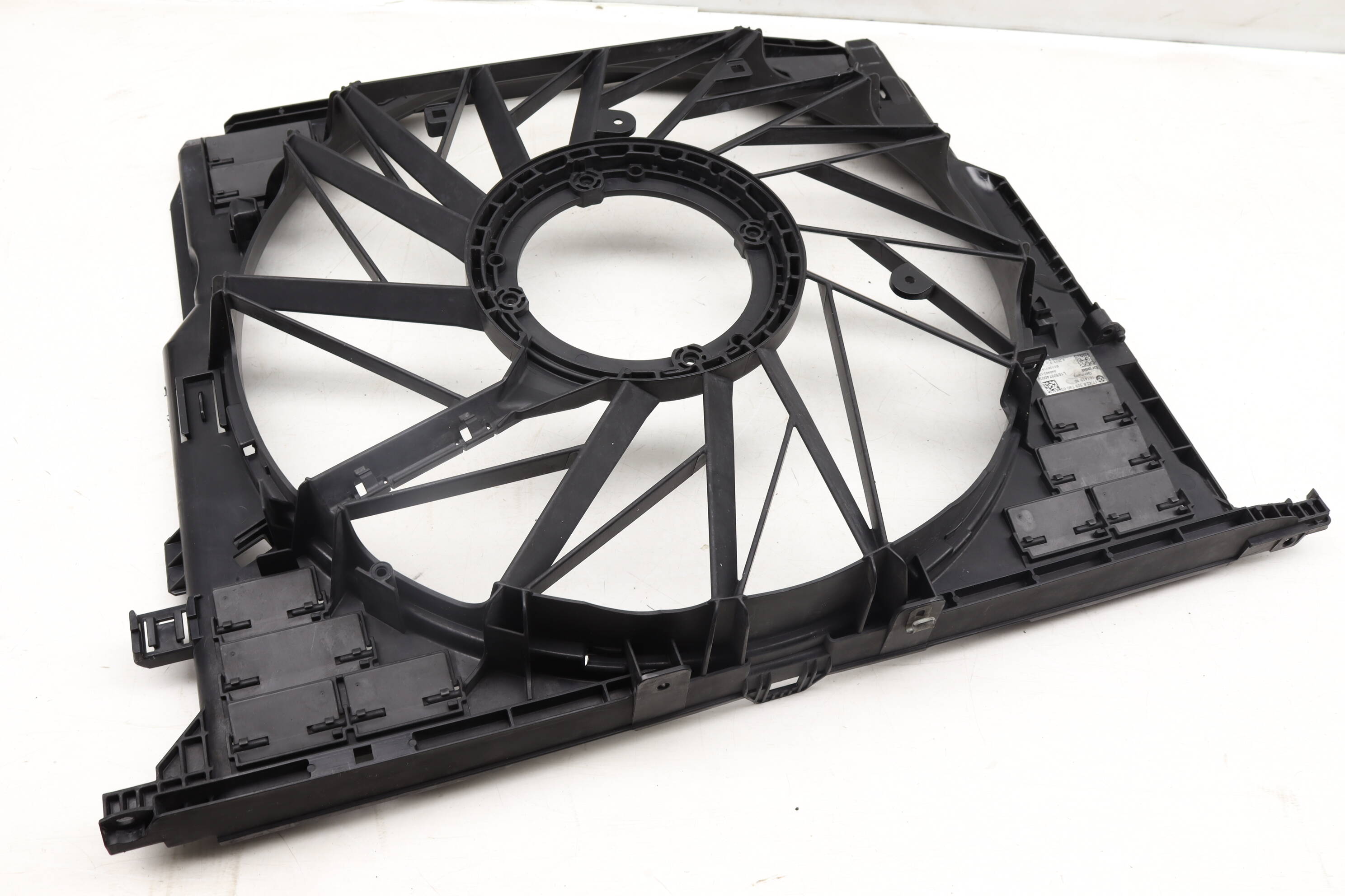 Radiator Electric Cooling Fan Housing 17117611348