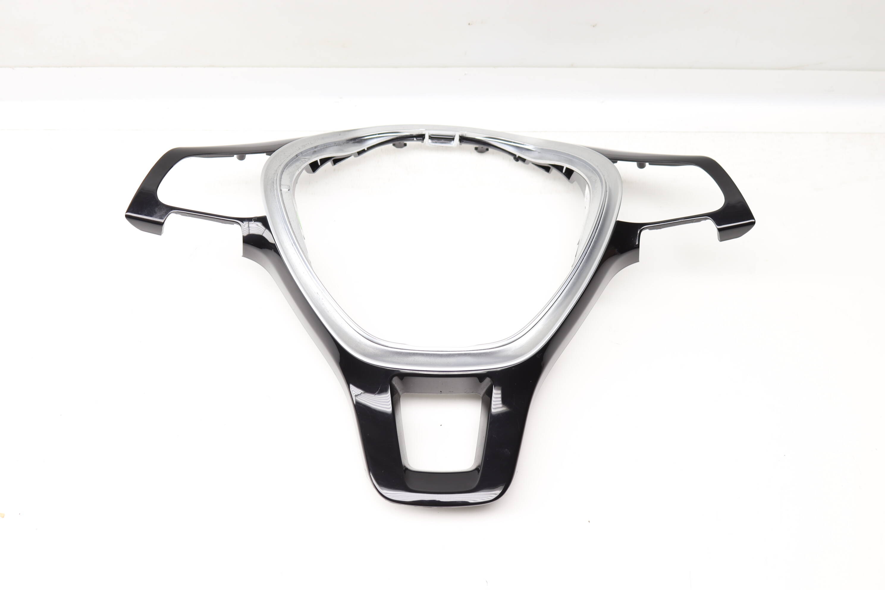 Steering Wheel Trim / Cover 5GM419685B