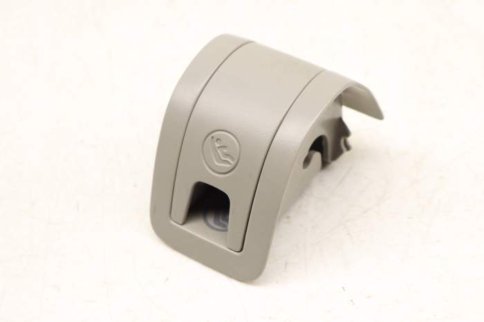 Child Seat Safety Latch Trim / Cover 5GM887233A main product photo