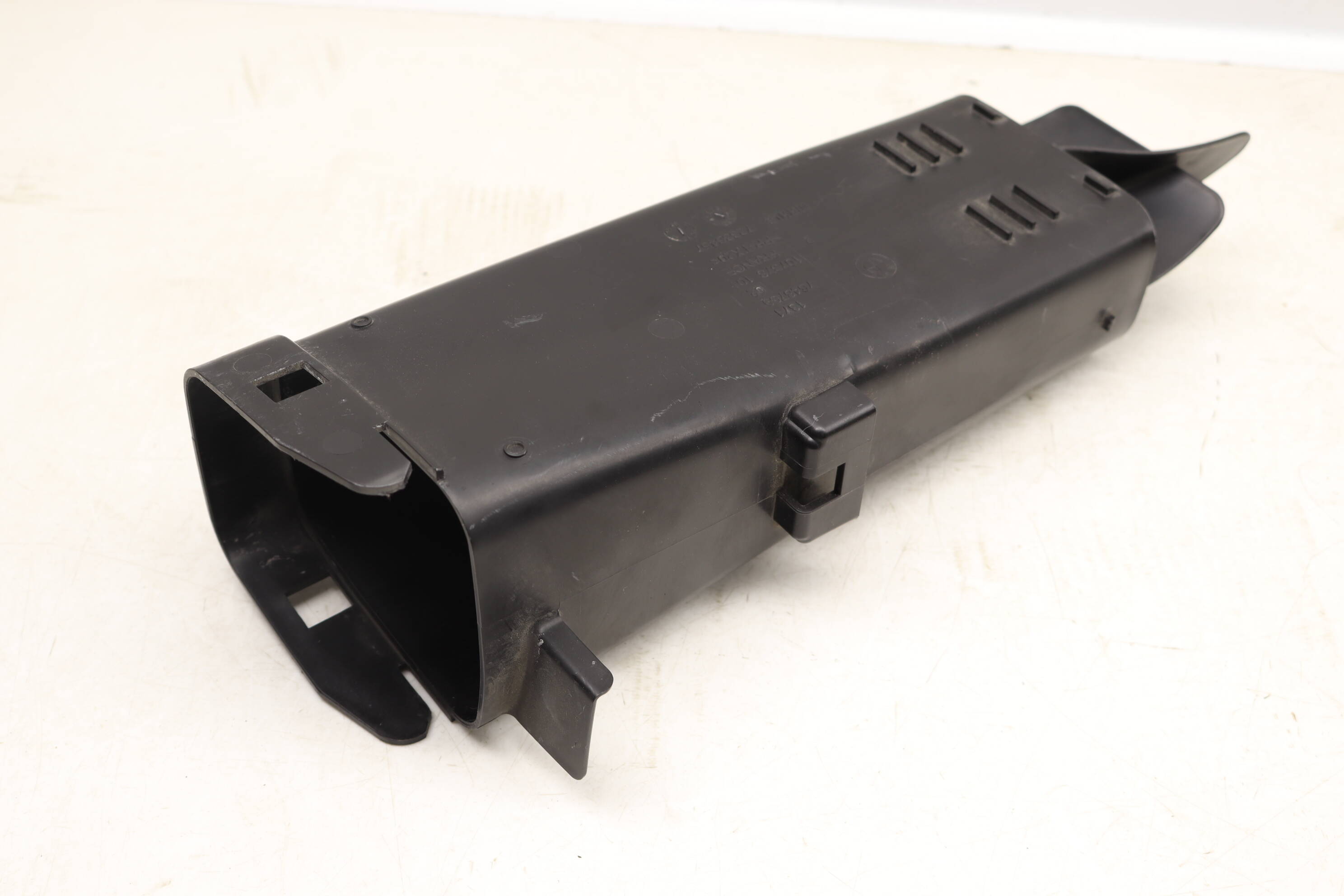 ねこ BMW Engine Air Intake Tube / Duct 13717646769