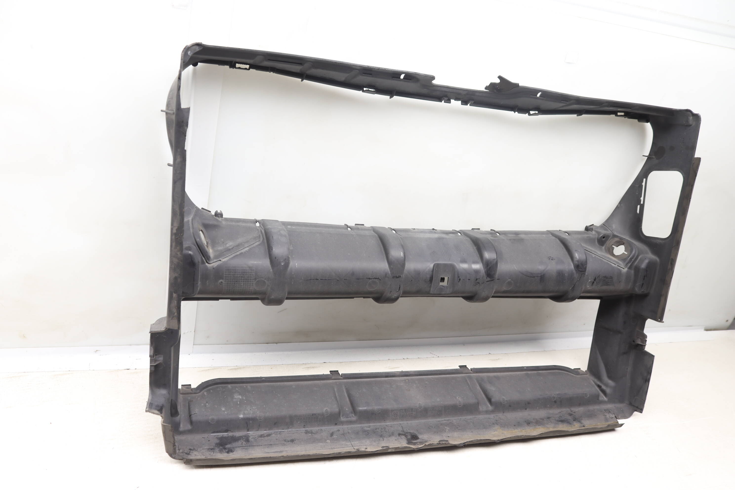 BMW Radiator Air Duct / Guide Assembly 51647299055