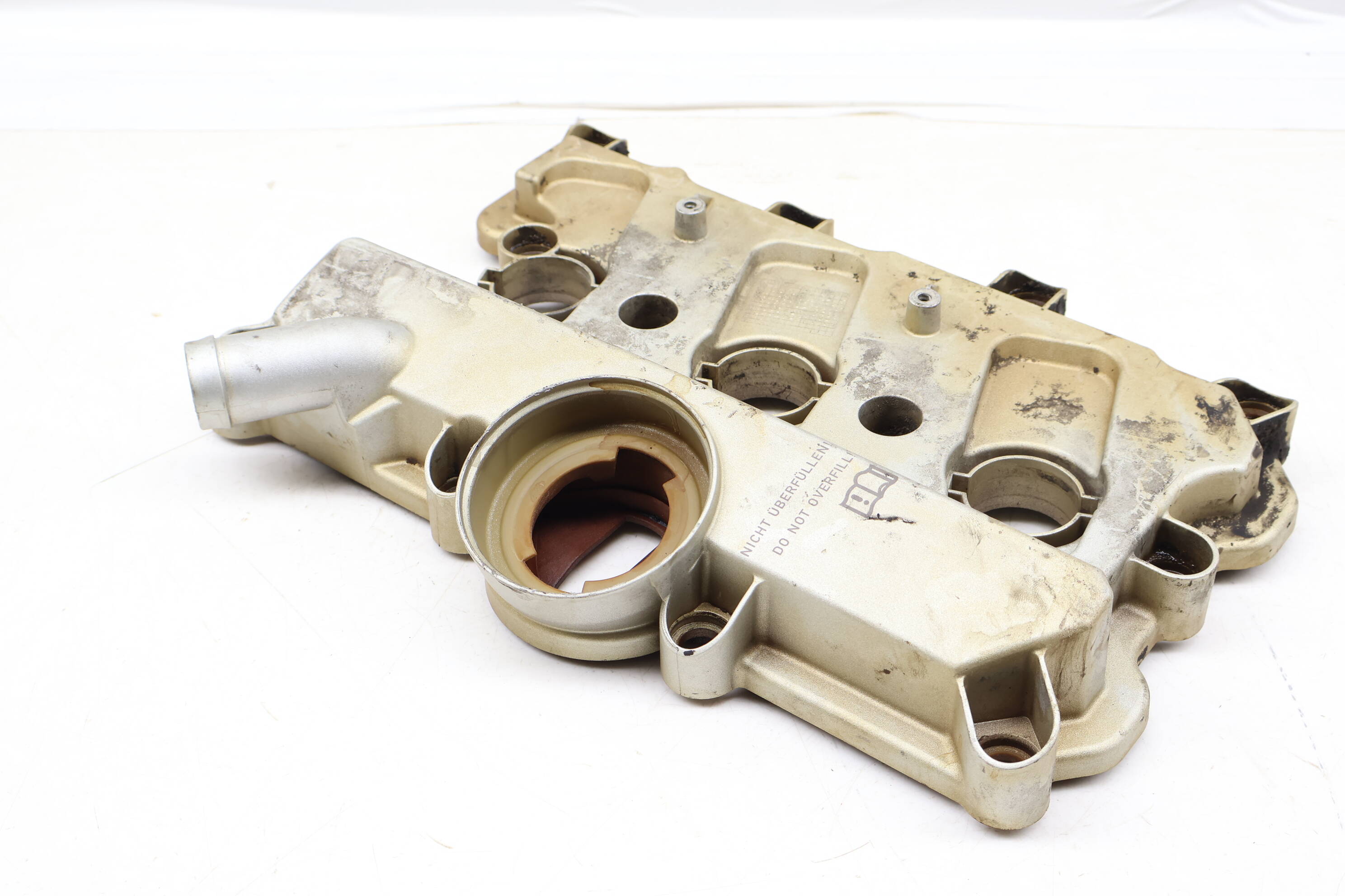 Engine Valve / Cylinder Head Cover 06E103471P 95810513500