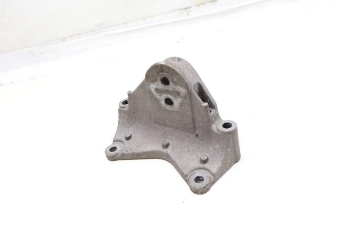 Transmission Carrier / Bracket 7P5399649A main product photo