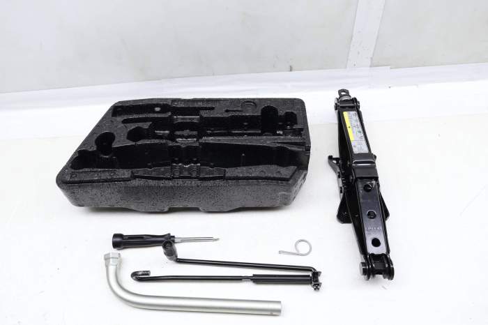 Tool Kit / Jack 5GM012115C main product photo