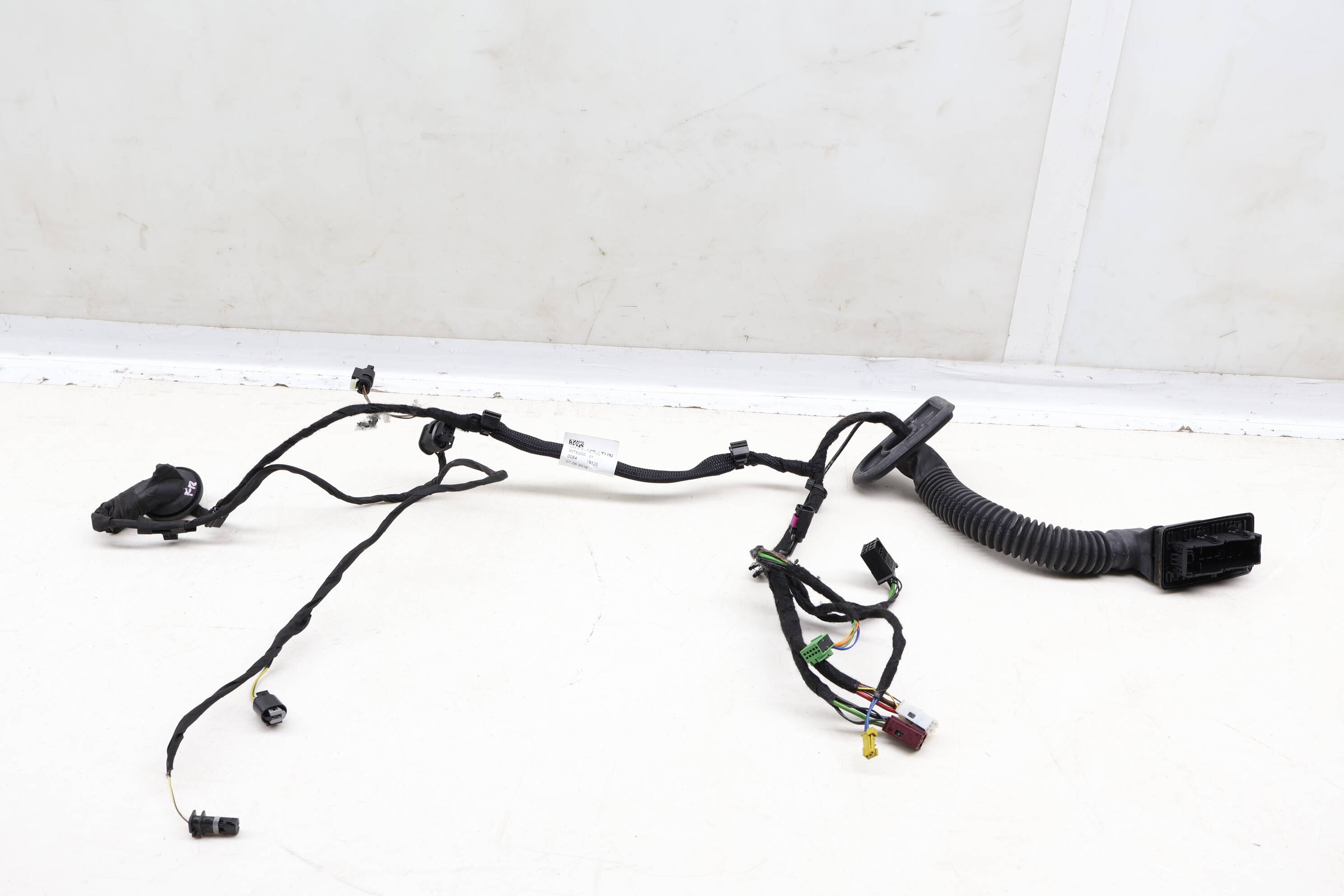 Door&#x20;Wiring&#x20;Harness&#x20;2055409940