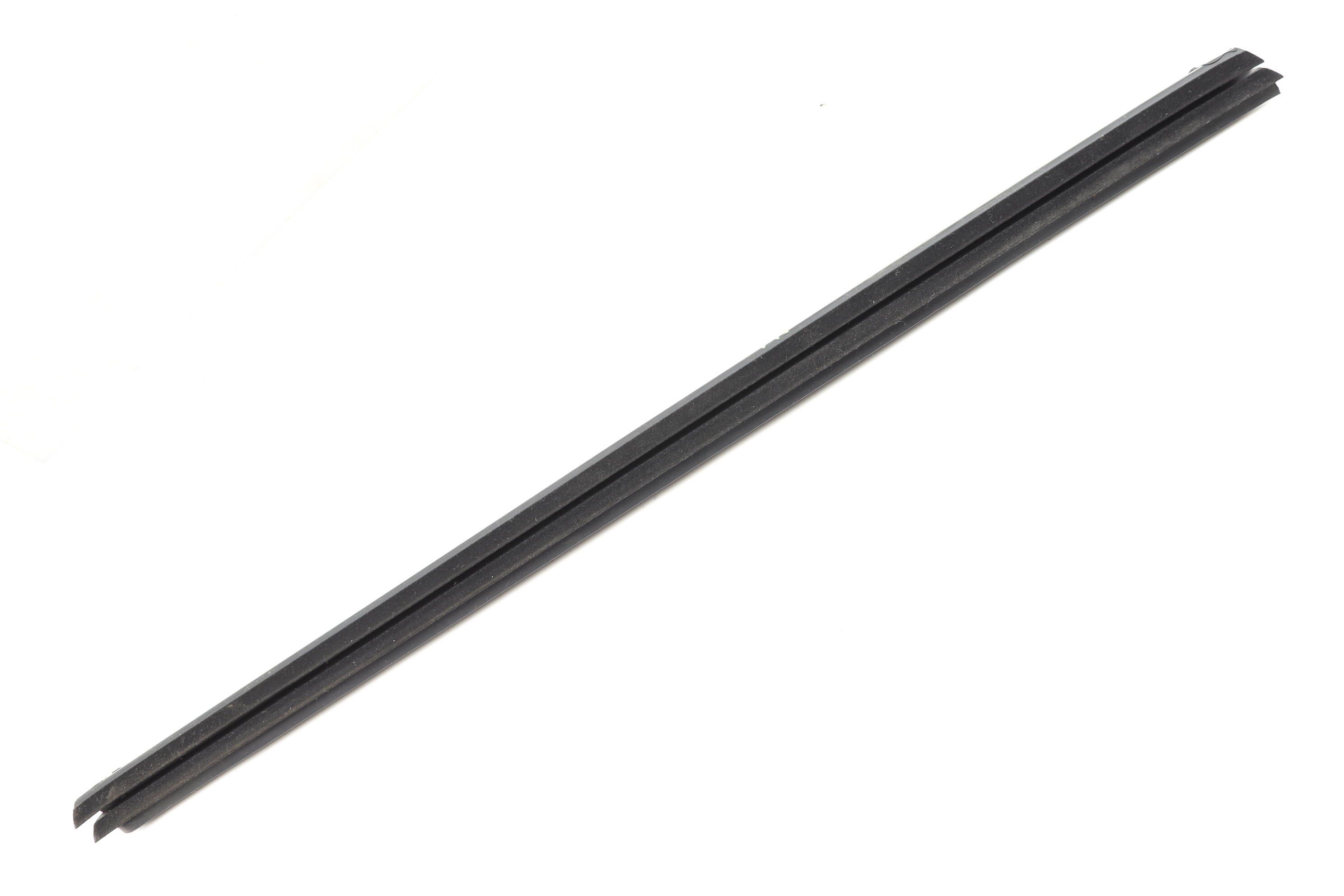 衝撃の激安コスパ・掘り出し物も Mercedes-Benz Inner Door / Window Slot Seal 2057250465 バッグ