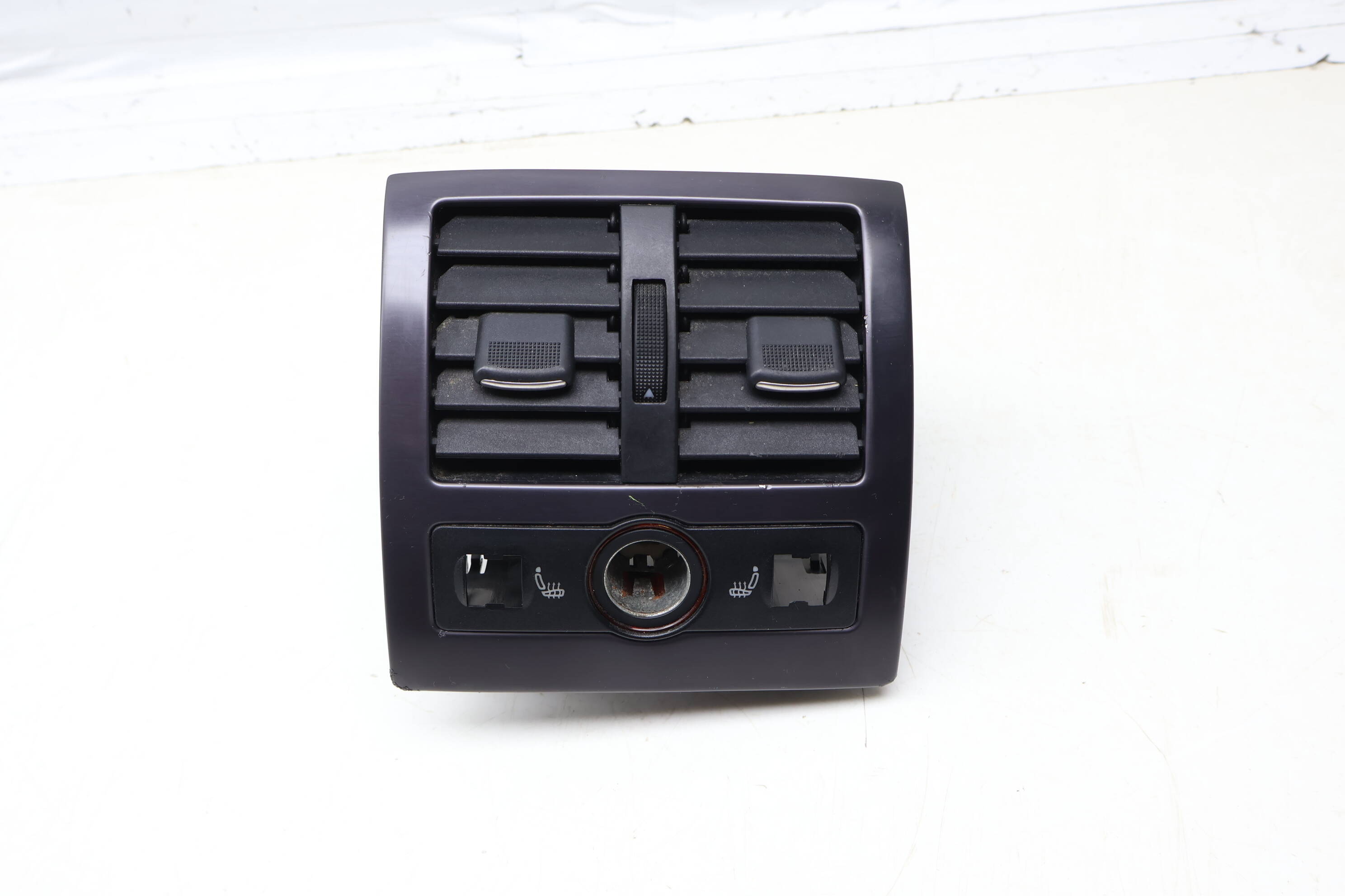 Center Console Air Vent / Trim 4B0819203