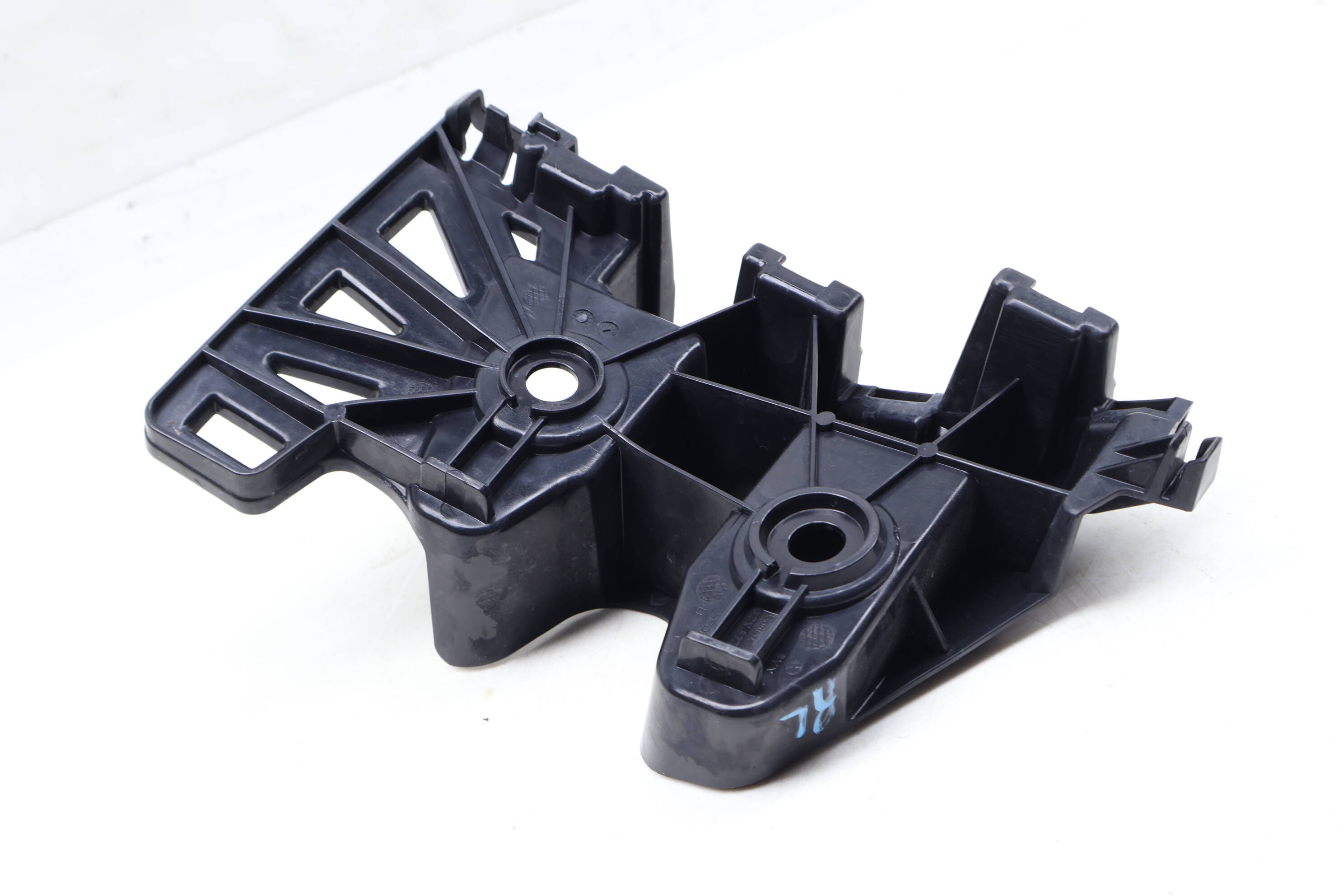 Bumper Guide / Bracket 3CN807483