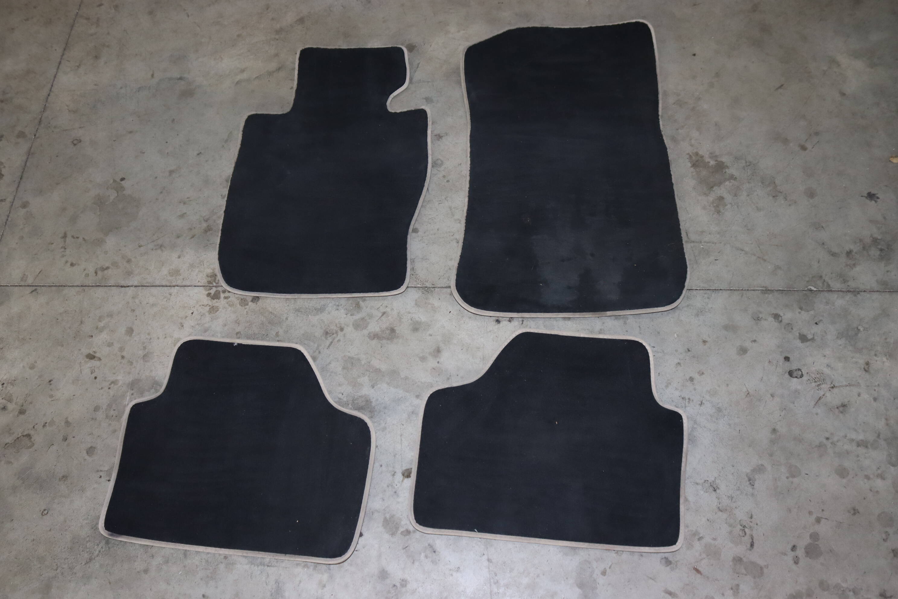BMW Carpet Floor Mat Set (X1) 51477316629