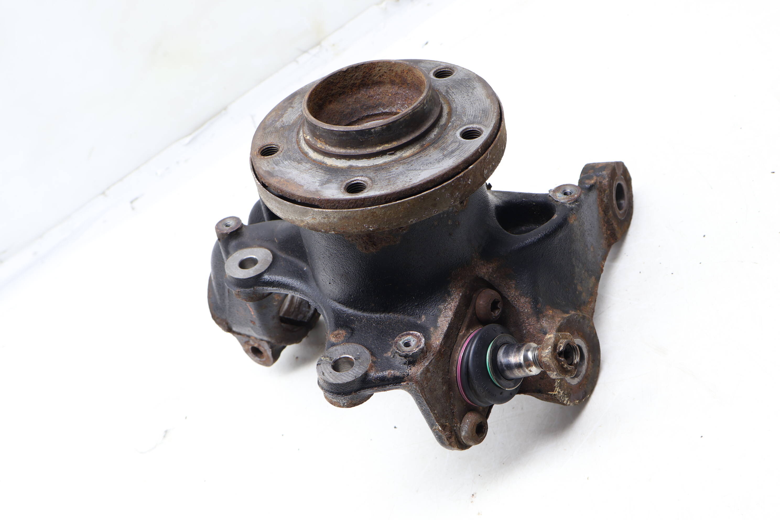 BMW Front Right Spindle Knuckle W/ Wheel Bearing 31216768996