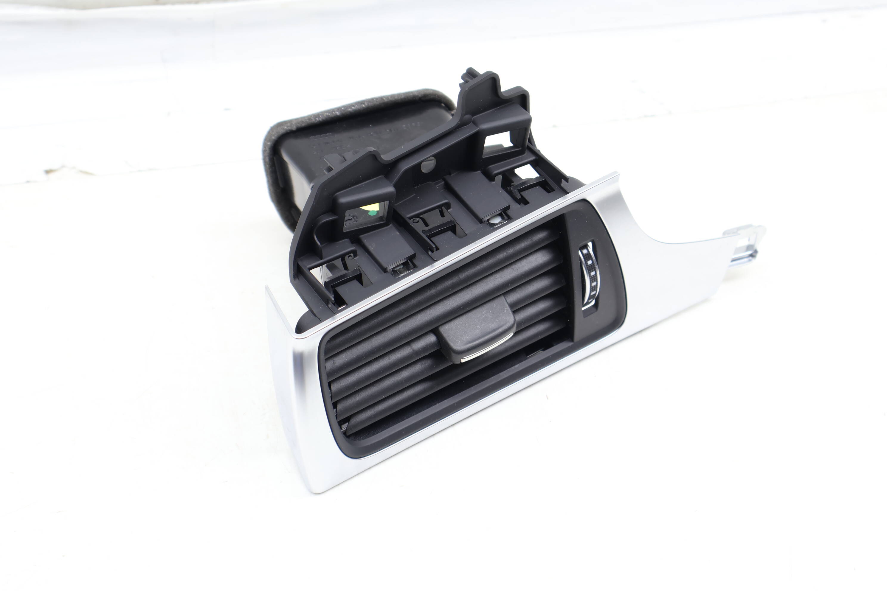 Dash Air Vent / Trim 4G1820901E