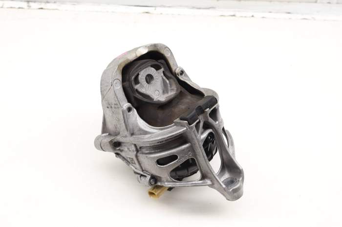 Electric Motor / Engine Mount 4M0199372FP main product photo