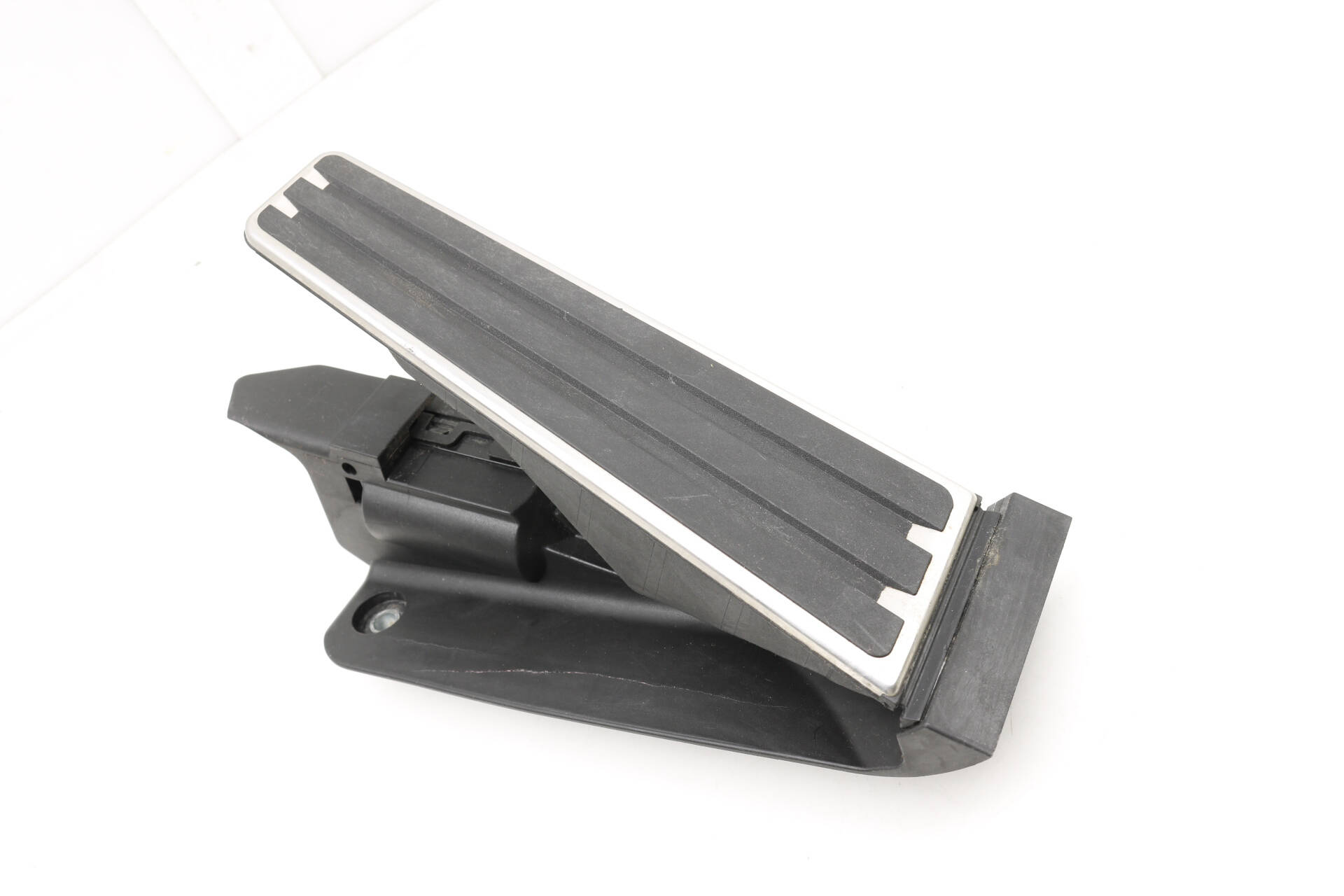 Gas Pedal / Accelerator Module 97042302100