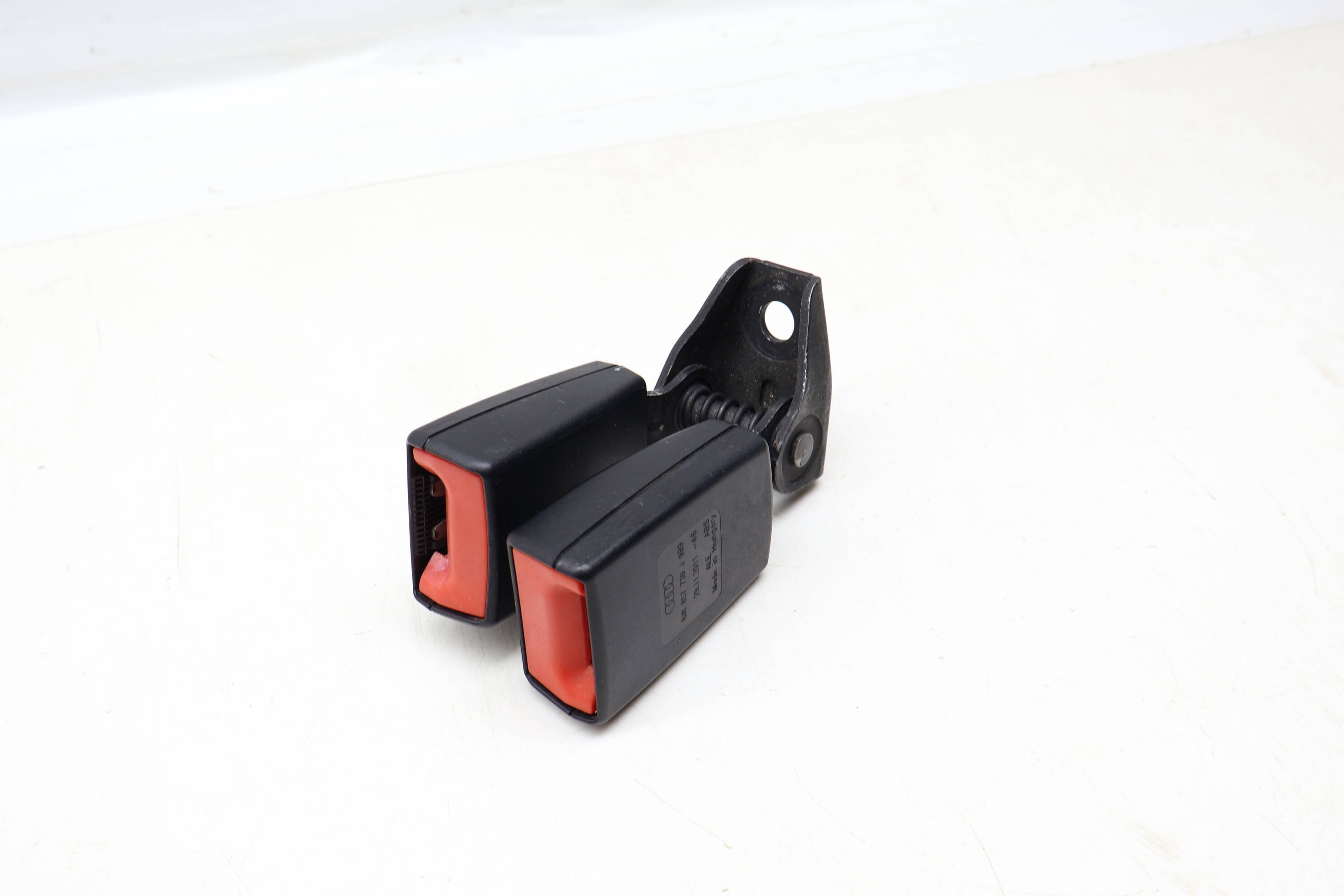 Center Seat Belt Double Buckle Receiver 8J8857739J