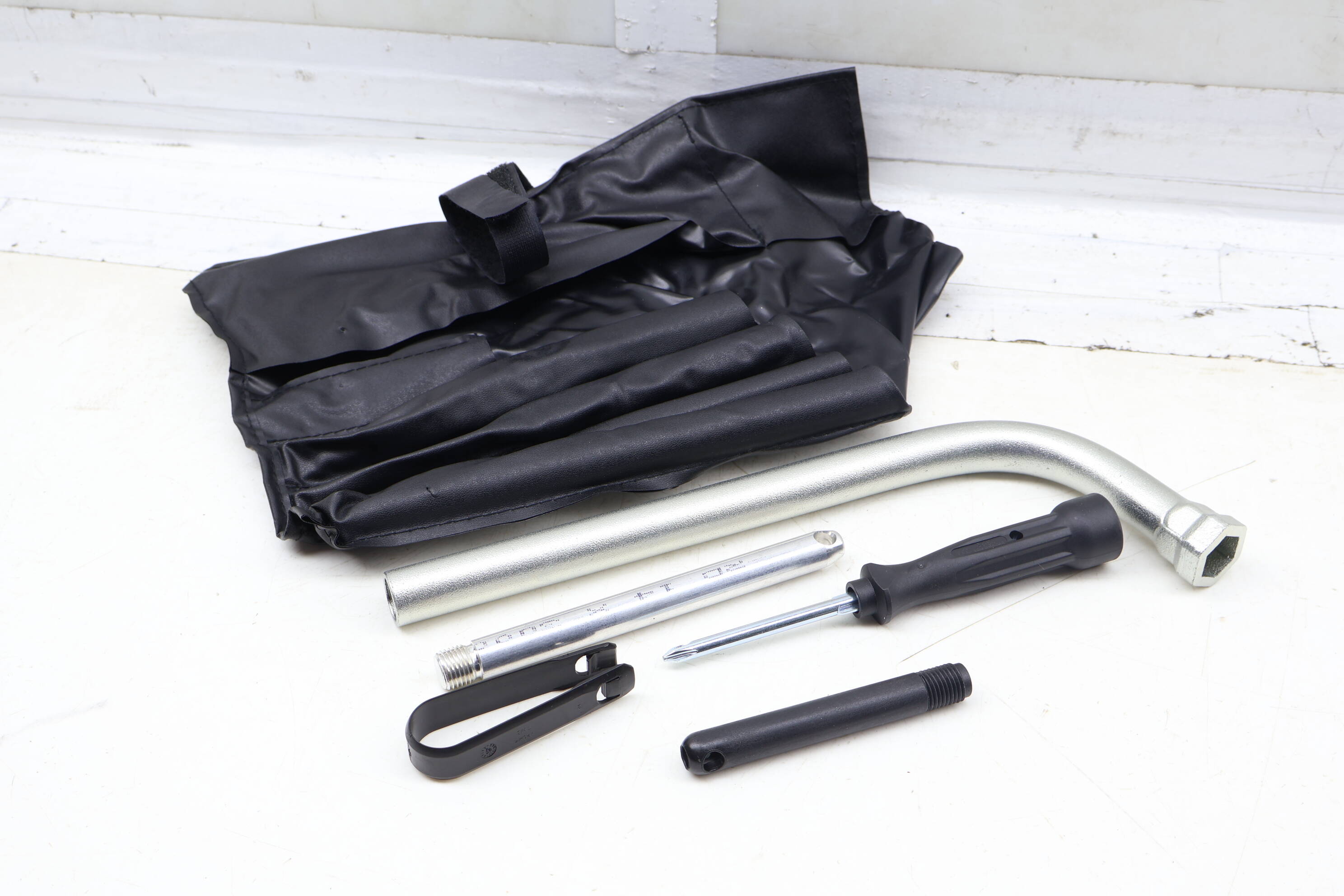 Tool Kit Bag W/ Tools 8R0012115A