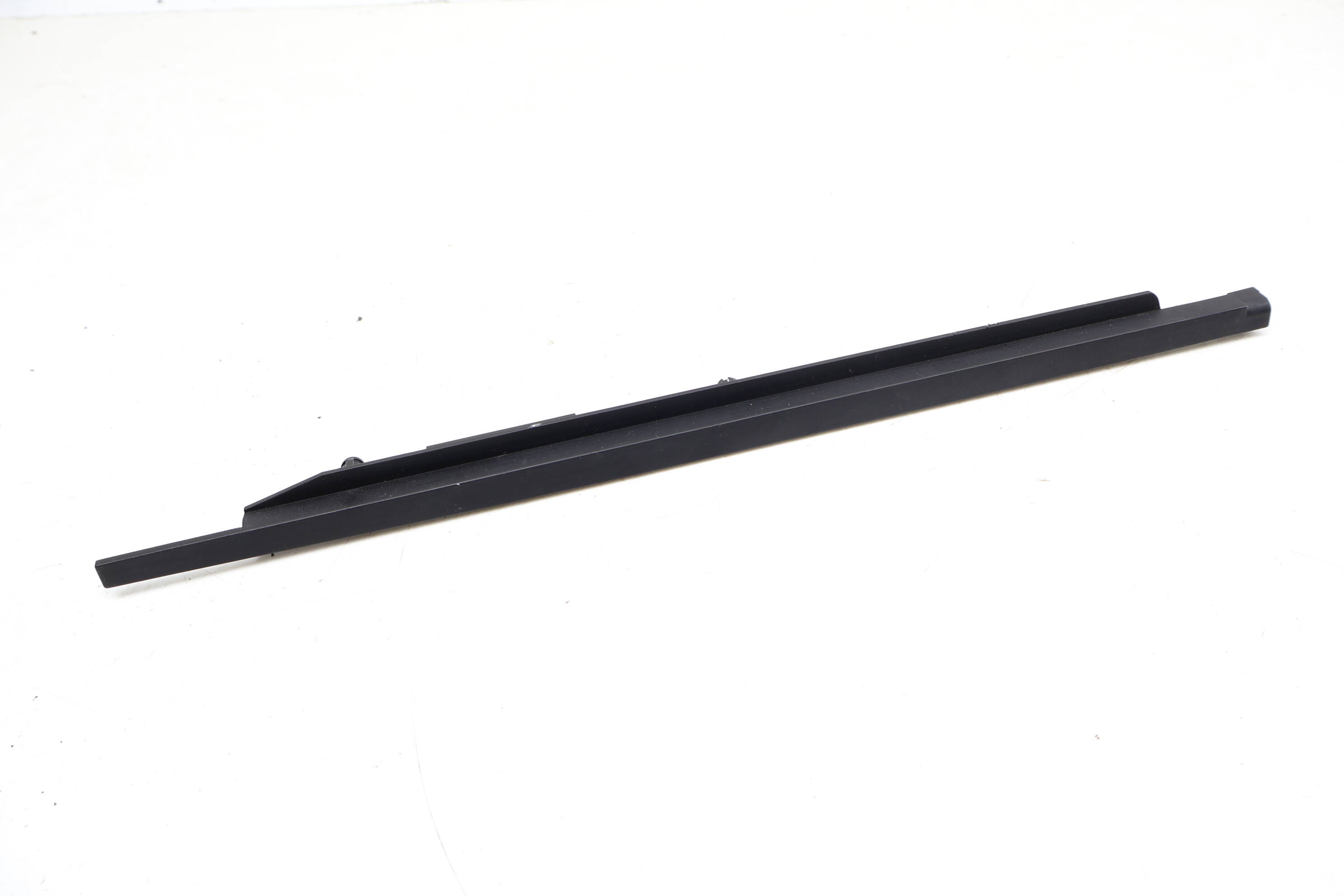 Sunroof / Sun Roof Glass Panel Trim (Upper) 8D9877791A