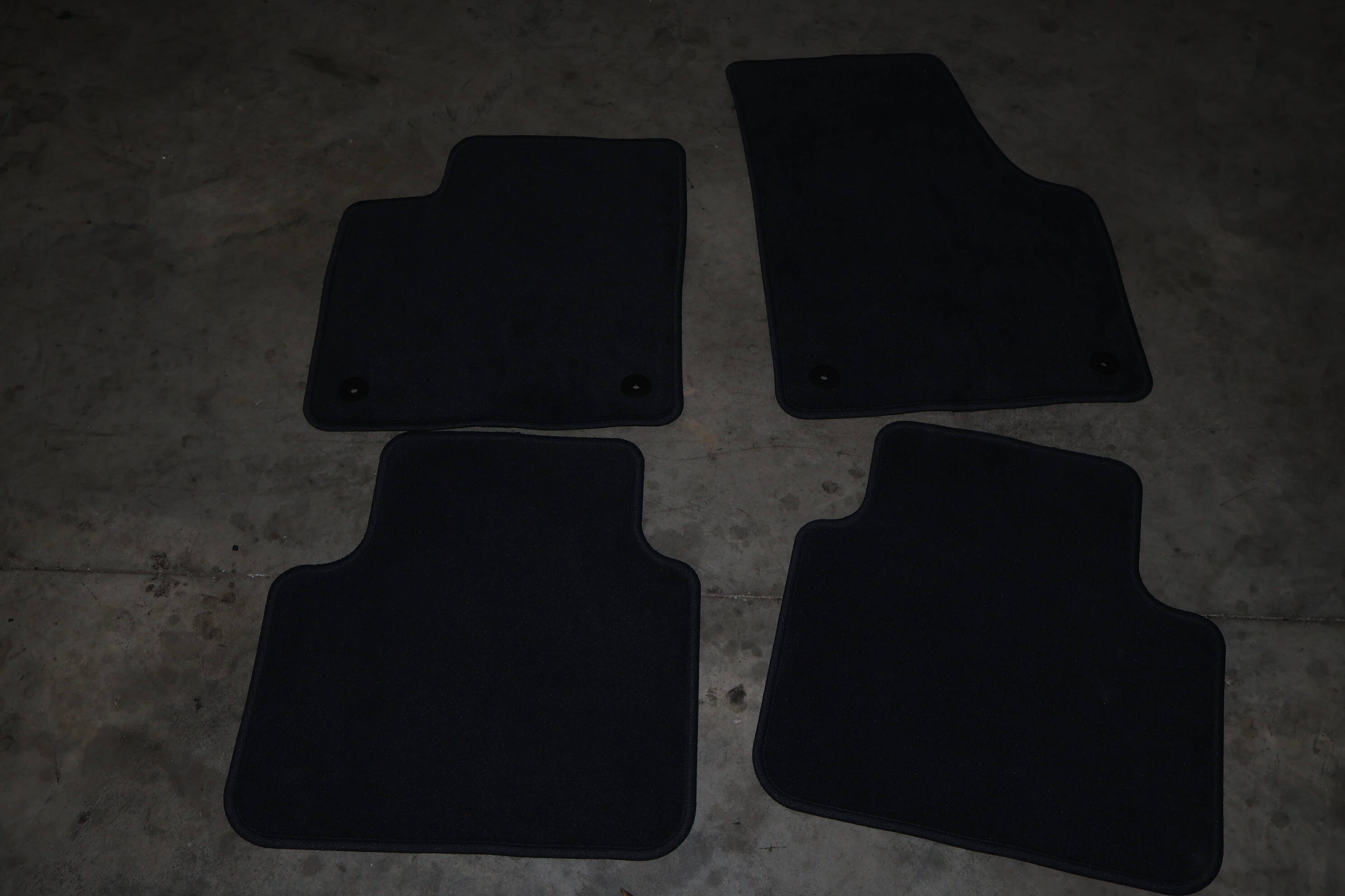 Carpet Floor Mat Set 3CN864435