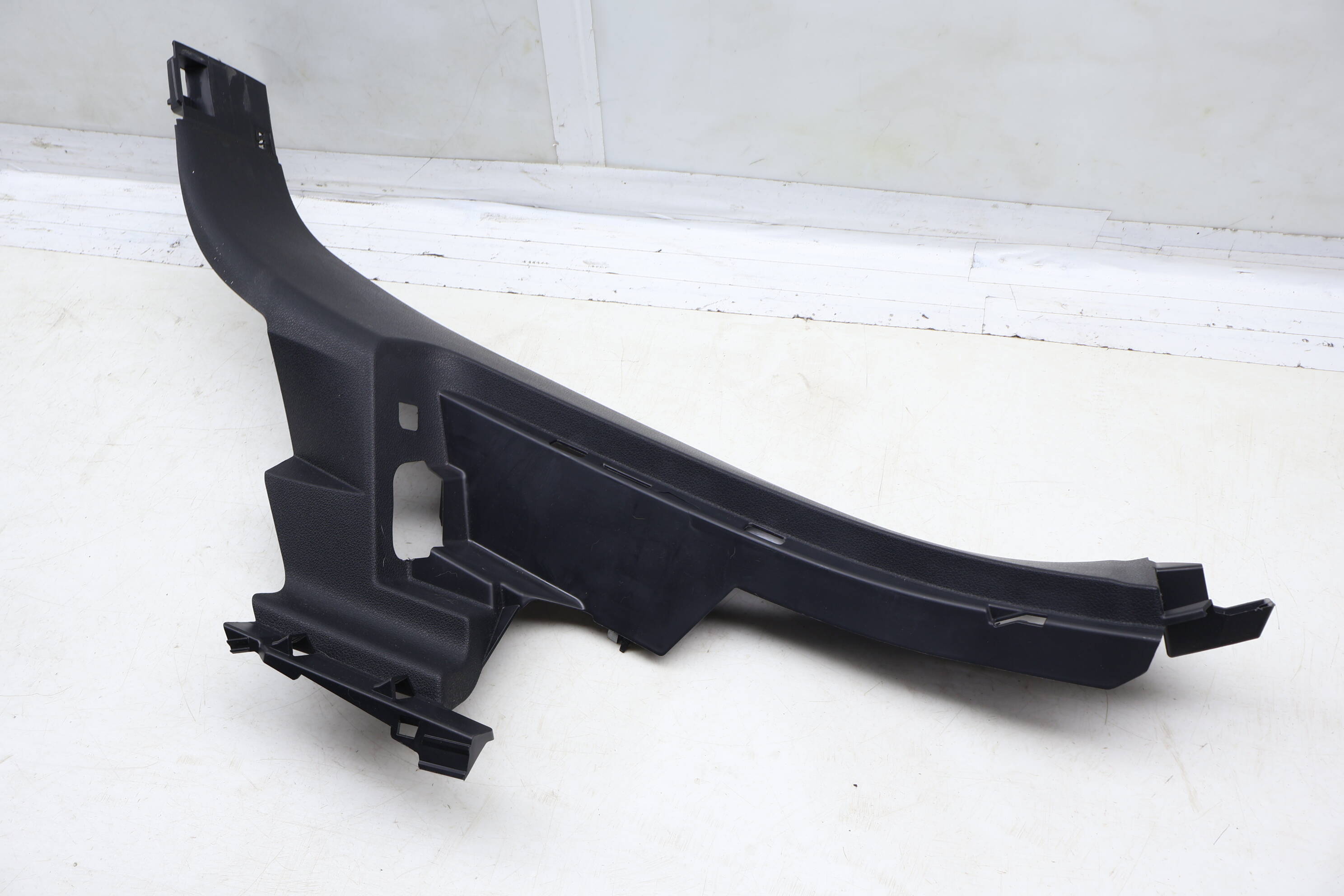 Lower Exterior Pillar Trim / Panel 4M8867768