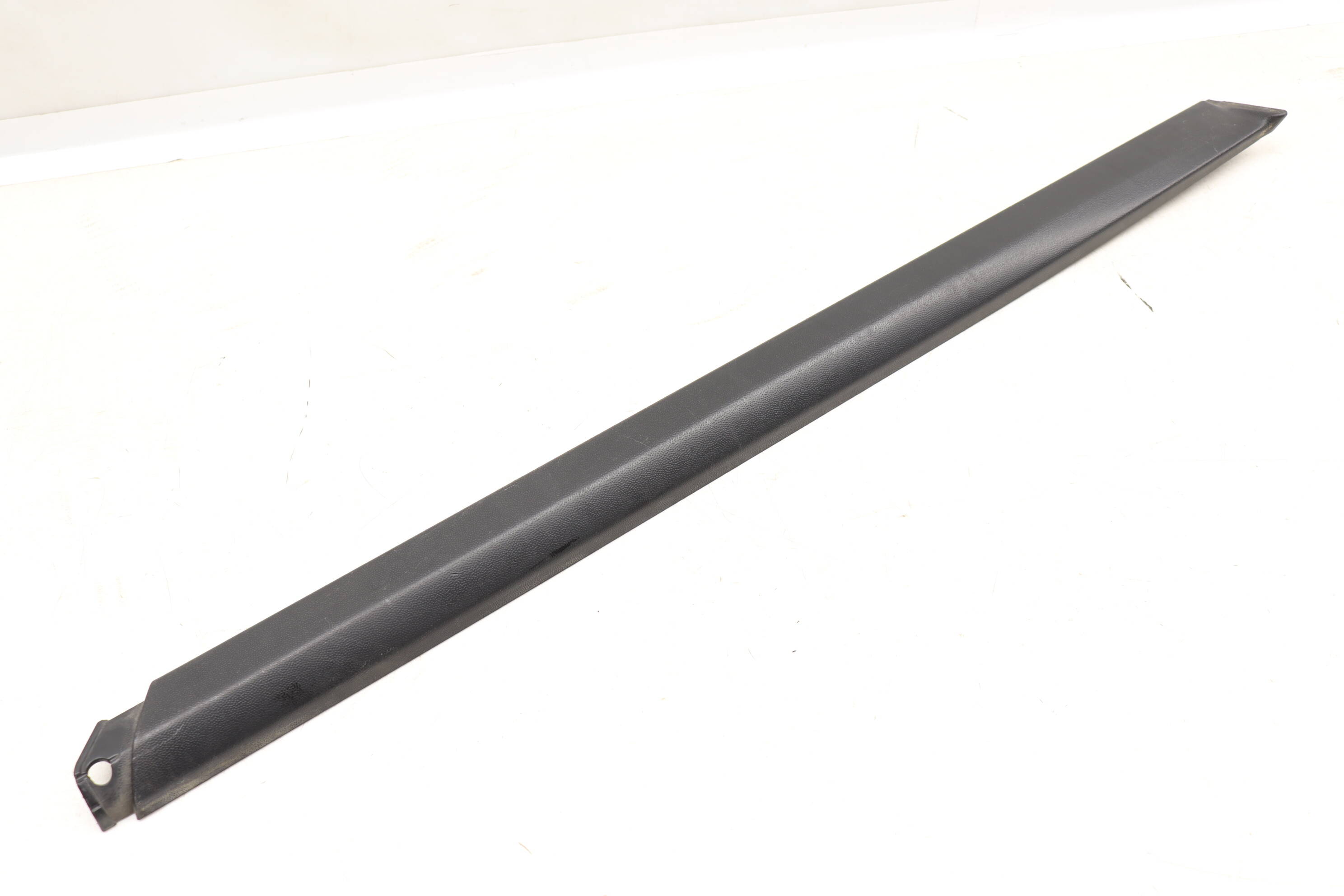 Door Sill / Scuff Panel Trim / Molding 7P5853540 95855954000