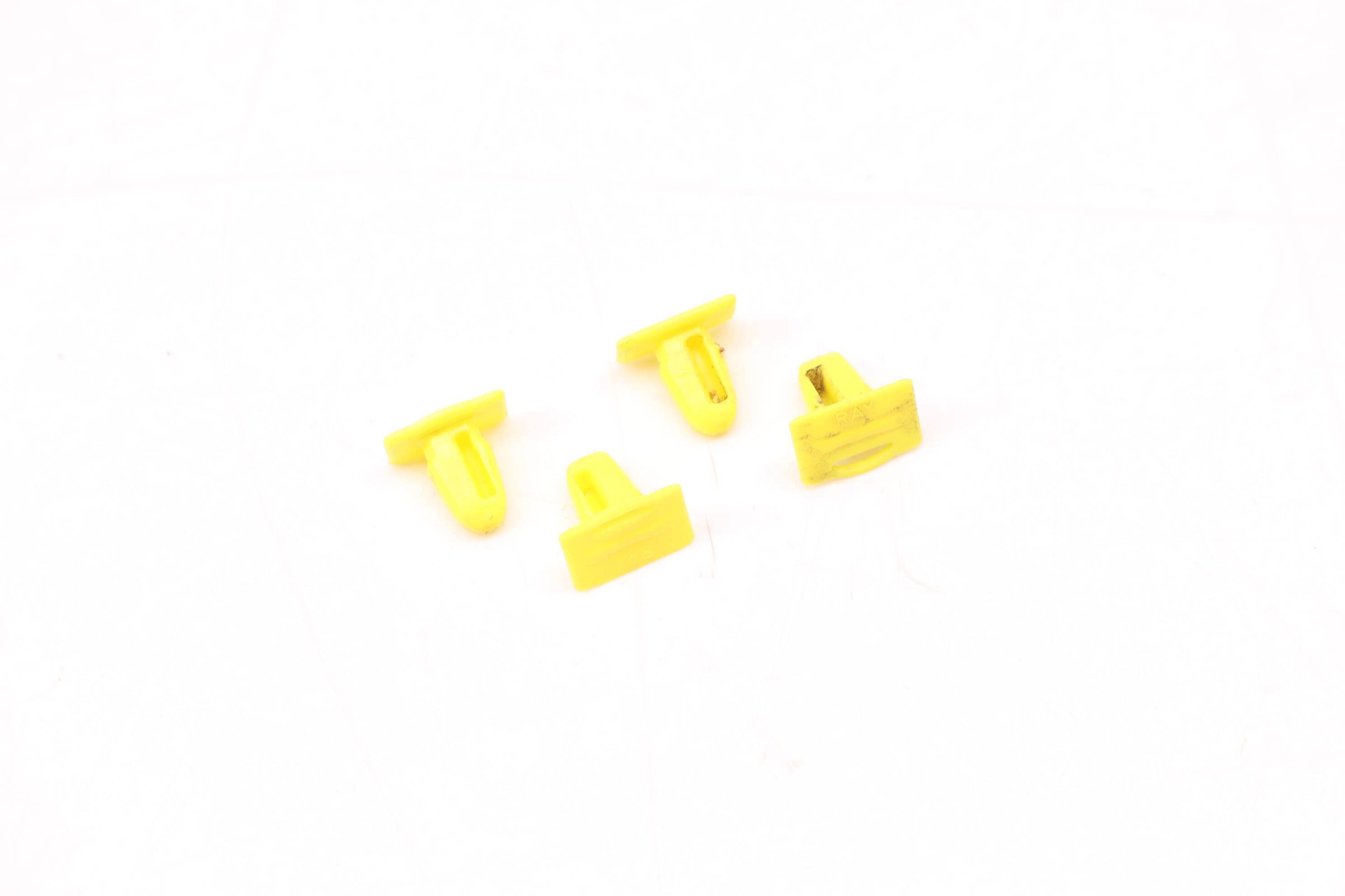 Door&#x20;Sill&#x20;Cover&#x20;Clip&#x20;&#x2F;&#x20;Fastener&#x20;Set&#x20;&#x28;4&#x29;&#x20;51478244458