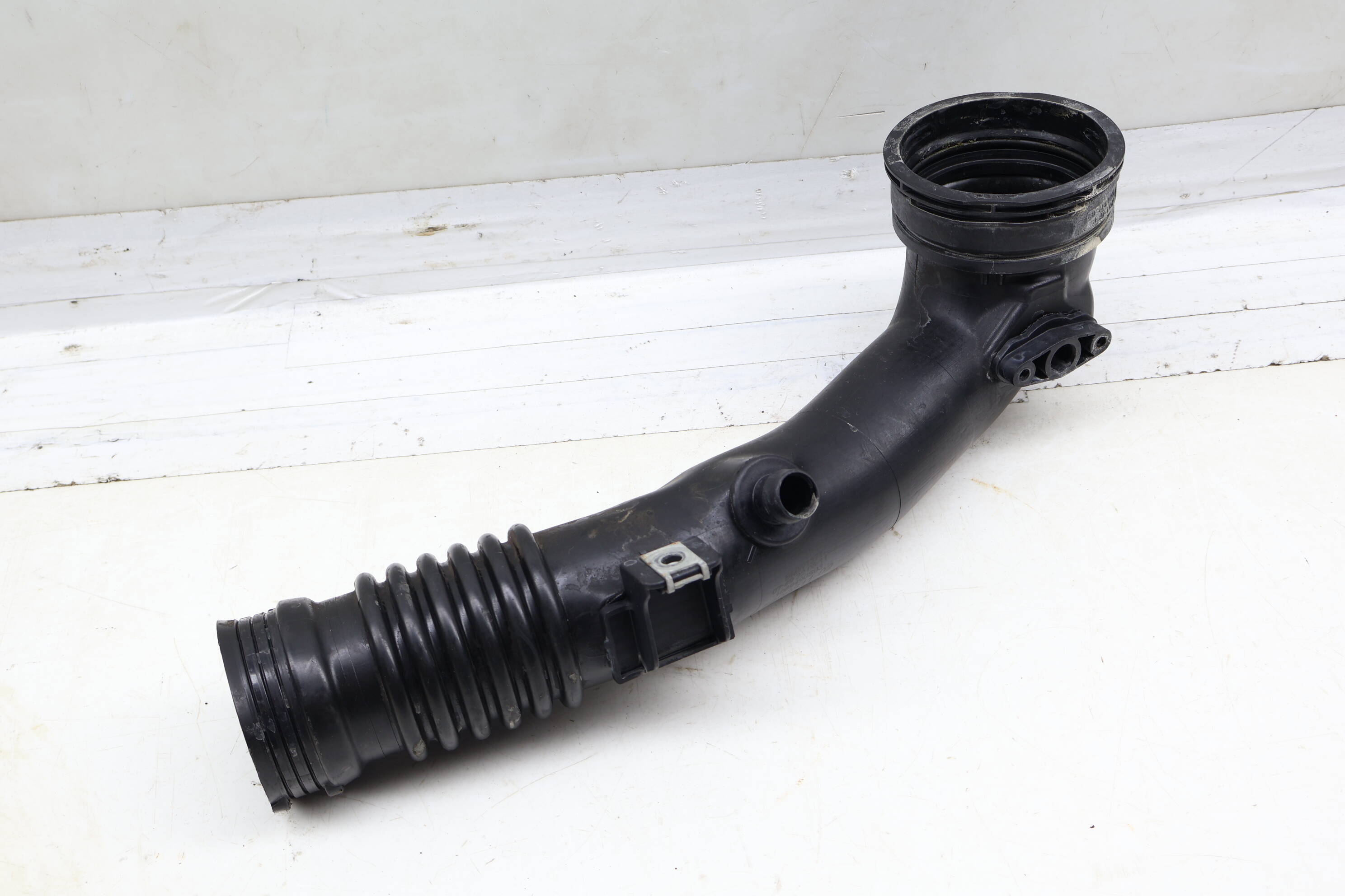 Turbo Intercooler Hose / Tube 13717609811