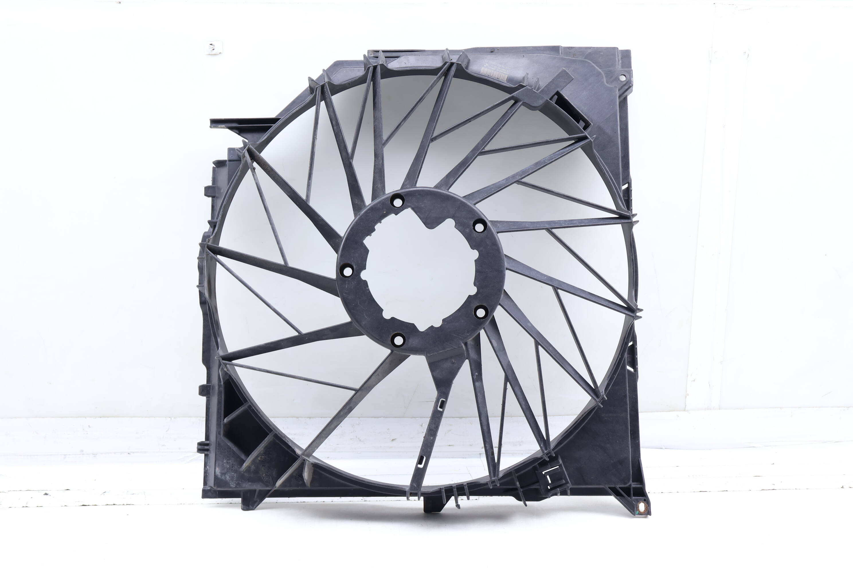 Electric Cooling Fan Housing / Shroud 17113415242