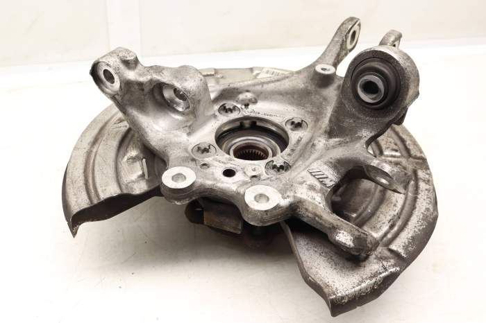 BMW Rear Right Spindle Knuckle W/ Wheel Bearing 33302284796 BMW Rear Right Spindle Knuckle W/ Wheel Bearing 33302284796